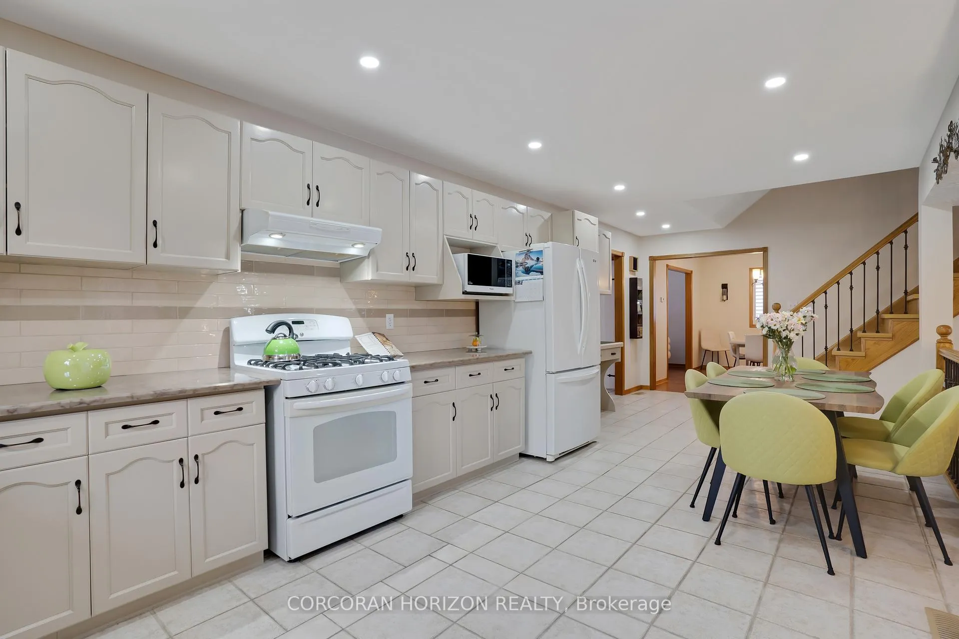 Photo 19 of 35 Southview Crescent, Cambridge — HOMEH