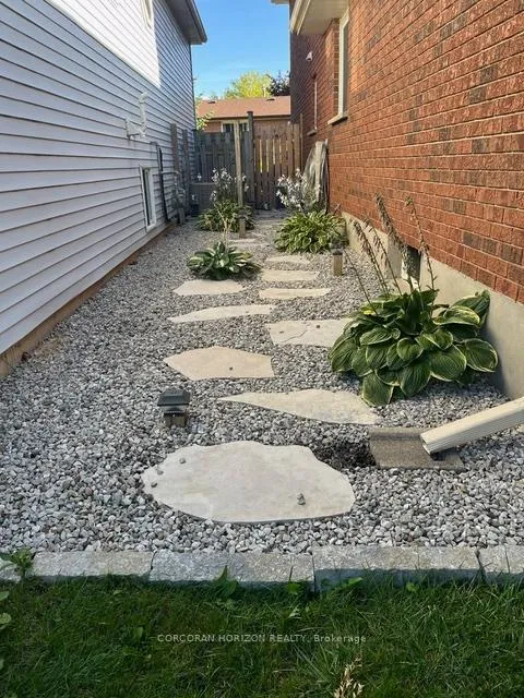 Photo 38 of 35 Southview Crescent, Cambridge — HOMEH