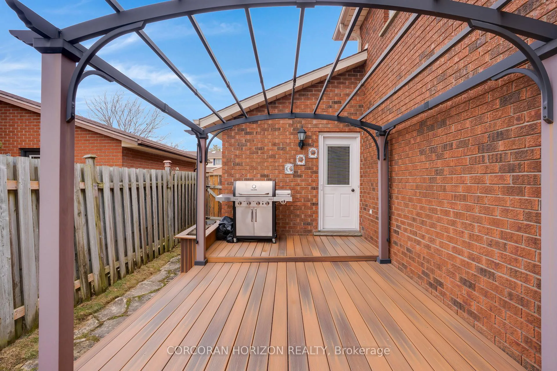 Photo 40 of 35 Southview Crescent, Cambridge — HOMEH