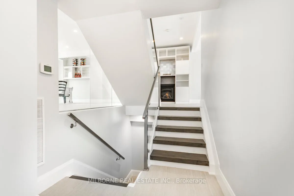 Photo 4 of 46 Ashfield Drive, Etobicoke, Eringate-Centennial-West Deane — HOMEH