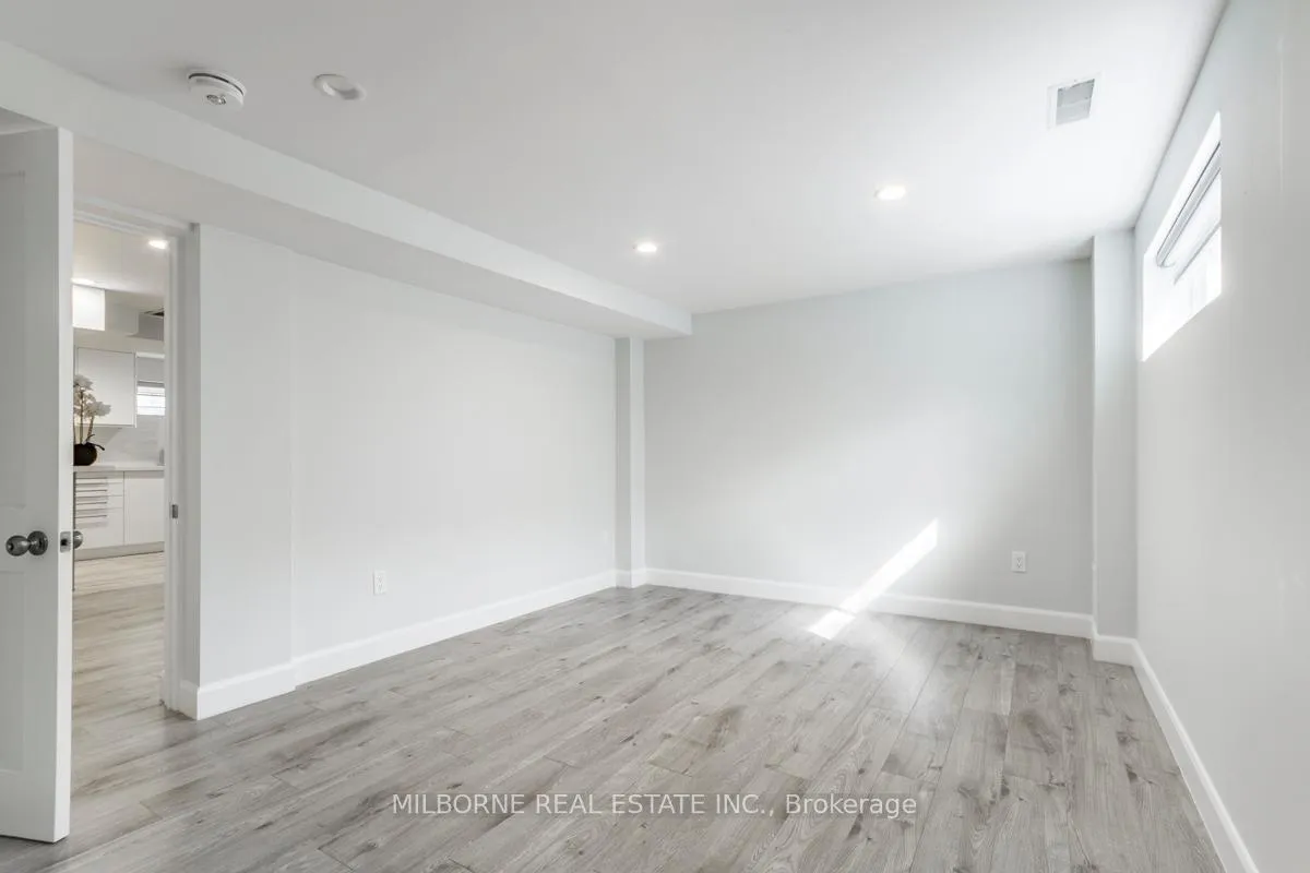 Photo 35 of 46 Ashfield Drive, Etobicoke, Eringate-Centennial-West Deane — HOMEH