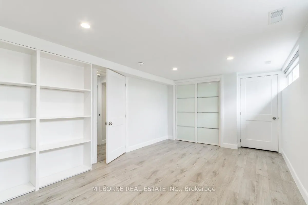 Photo 37 of 46 Ashfield Drive, Etobicoke, Eringate-Centennial-West Deane — HOMEH