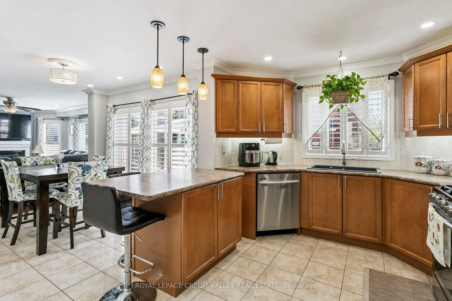 Photo 18 of 4 Mendoza Drive, Brampton, Fletcher's Meadow — HOMEH