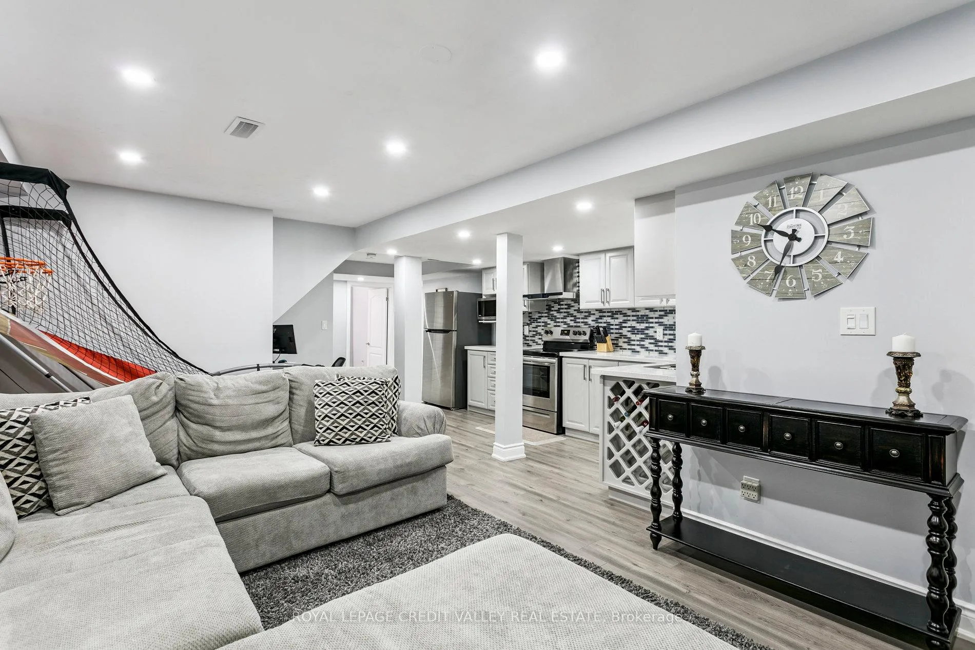 Photo 37 of 4 Mendoza Drive, Brampton, Fletcher's Meadow — HOMEH