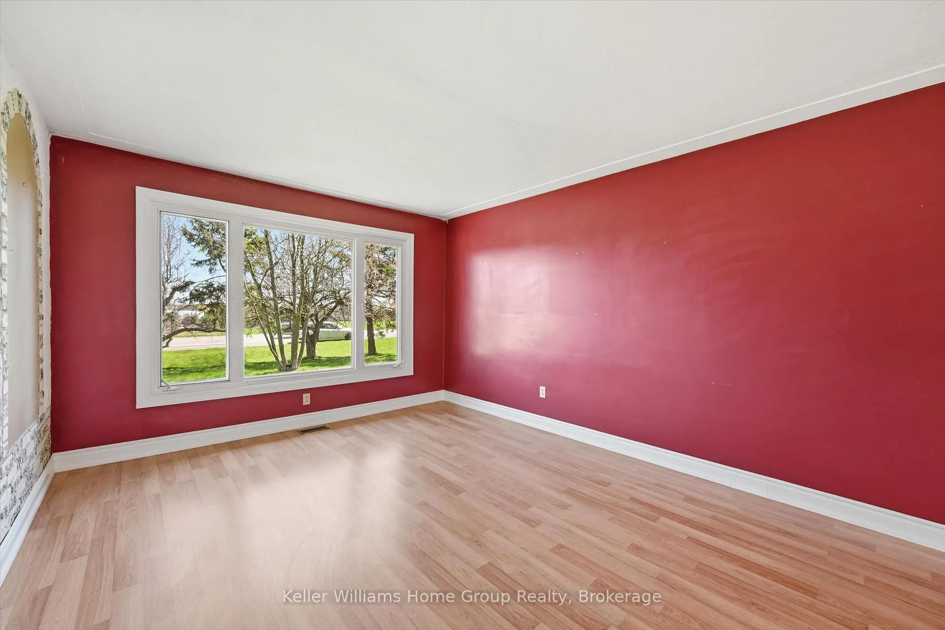 Photo 5 of 1233 5 Highway W, Hamilton, Rural Flamborough — HOMEH