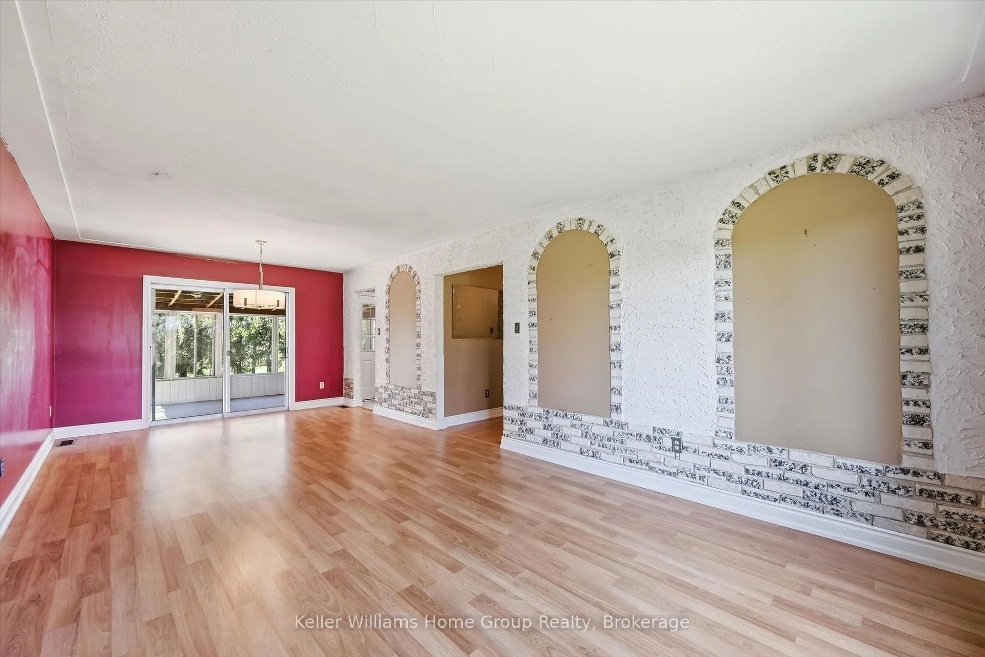Photo 9 of 1233 5 Highway W, Hamilton, Rural Flamborough — HOMEH