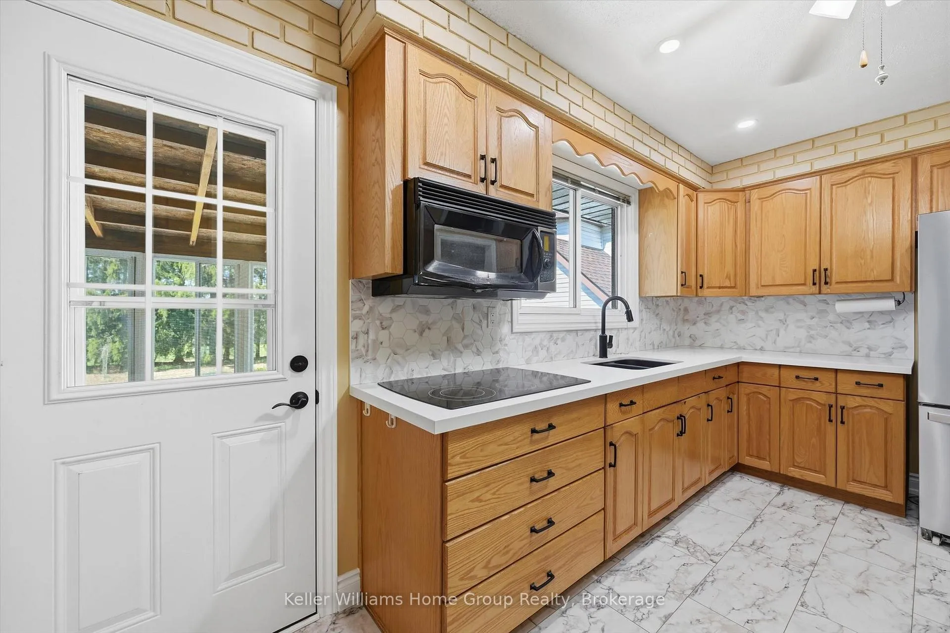 Photo 13 of 1233 5 Highway W, Hamilton, Rural Flamborough — HOMEH