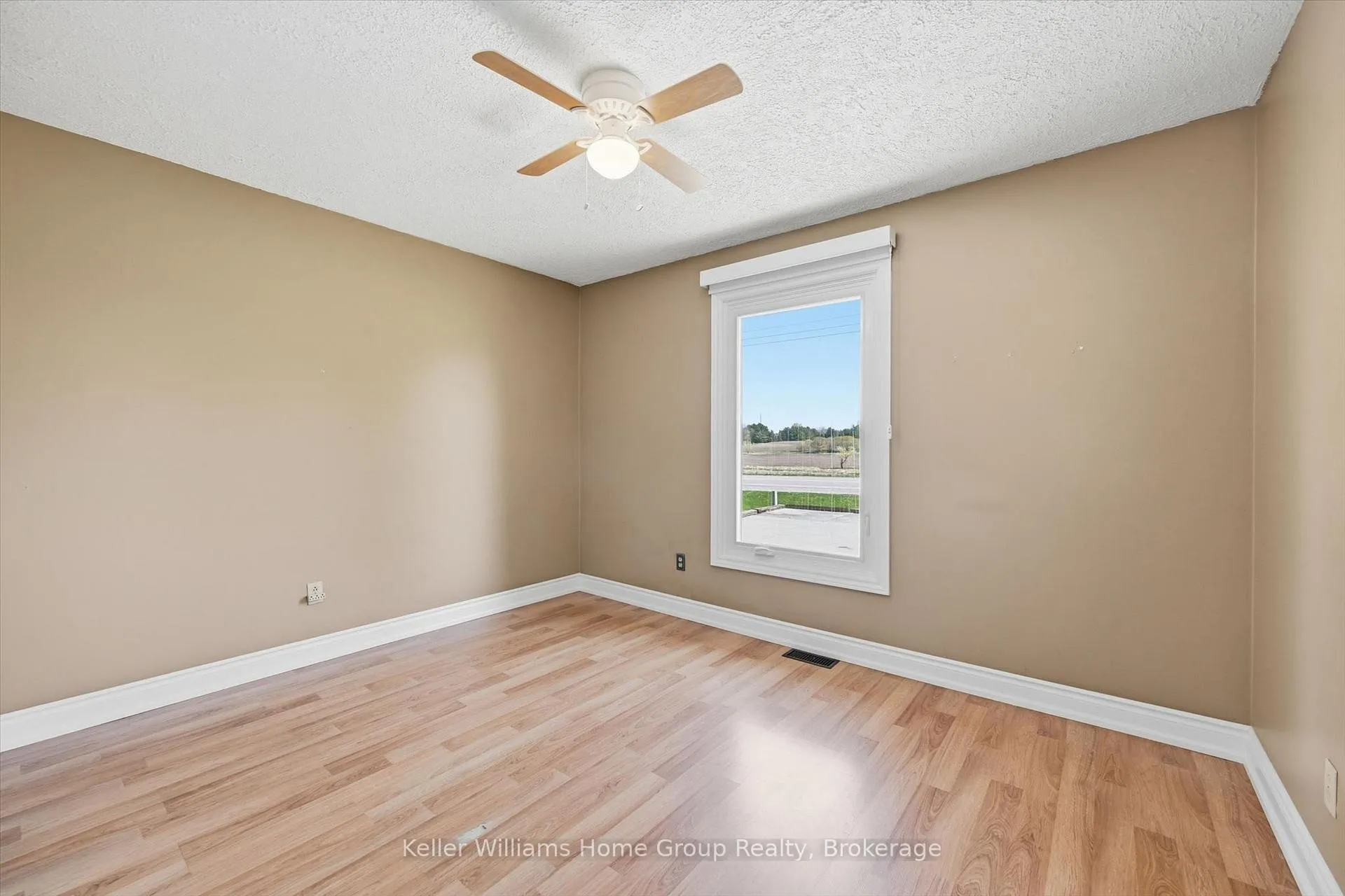 Photo 18 of 1233 5 Highway W, Hamilton, Rural Flamborough — HOMEH