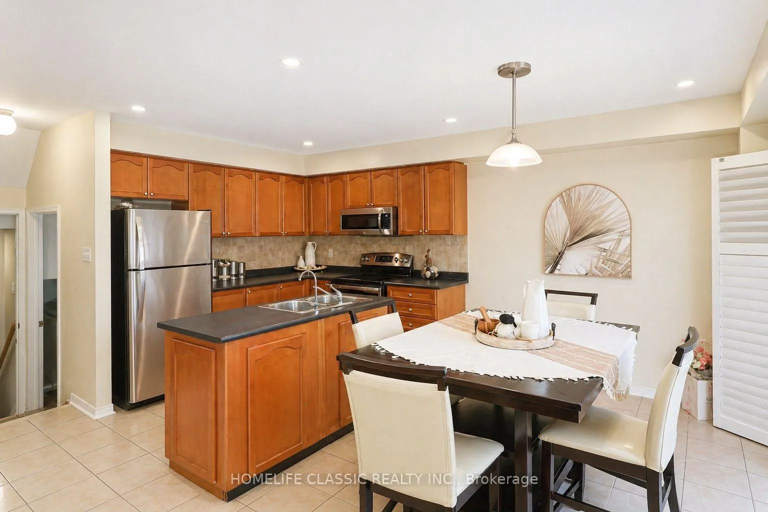 Photo 8 of 101 Botavia Downs Drive, Brampton, Fletcher's Meadow — HOMEH