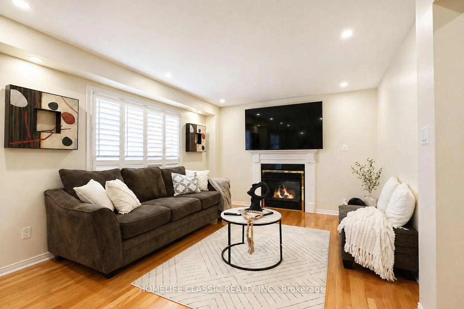 Photo 9 of 101 Botavia Downs Drive, Brampton, Fletcher's Meadow — HOMEH