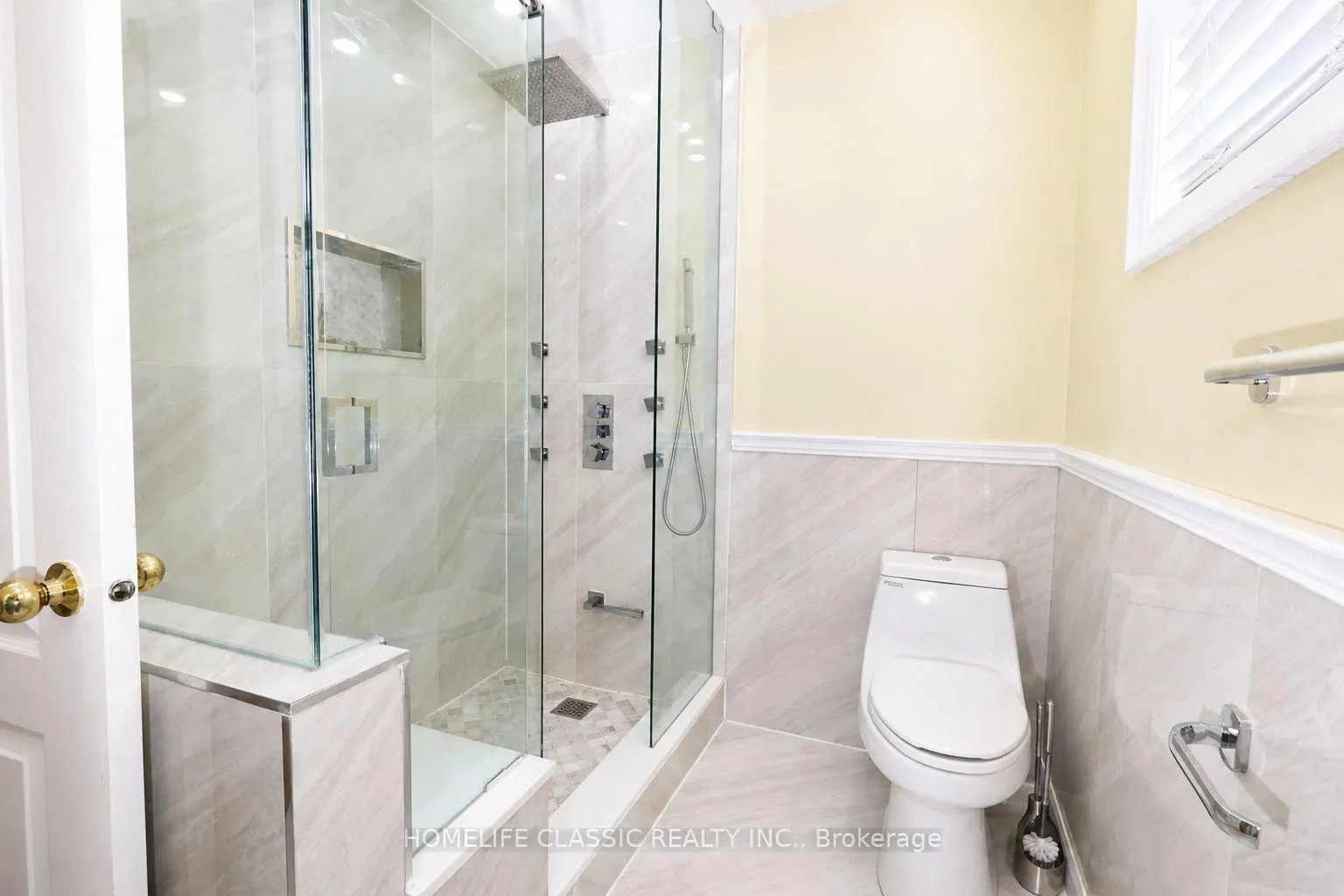 Photo 12 of 101 Botavia Downs Drive, Brampton, Fletcher's Meadow — HOMEH