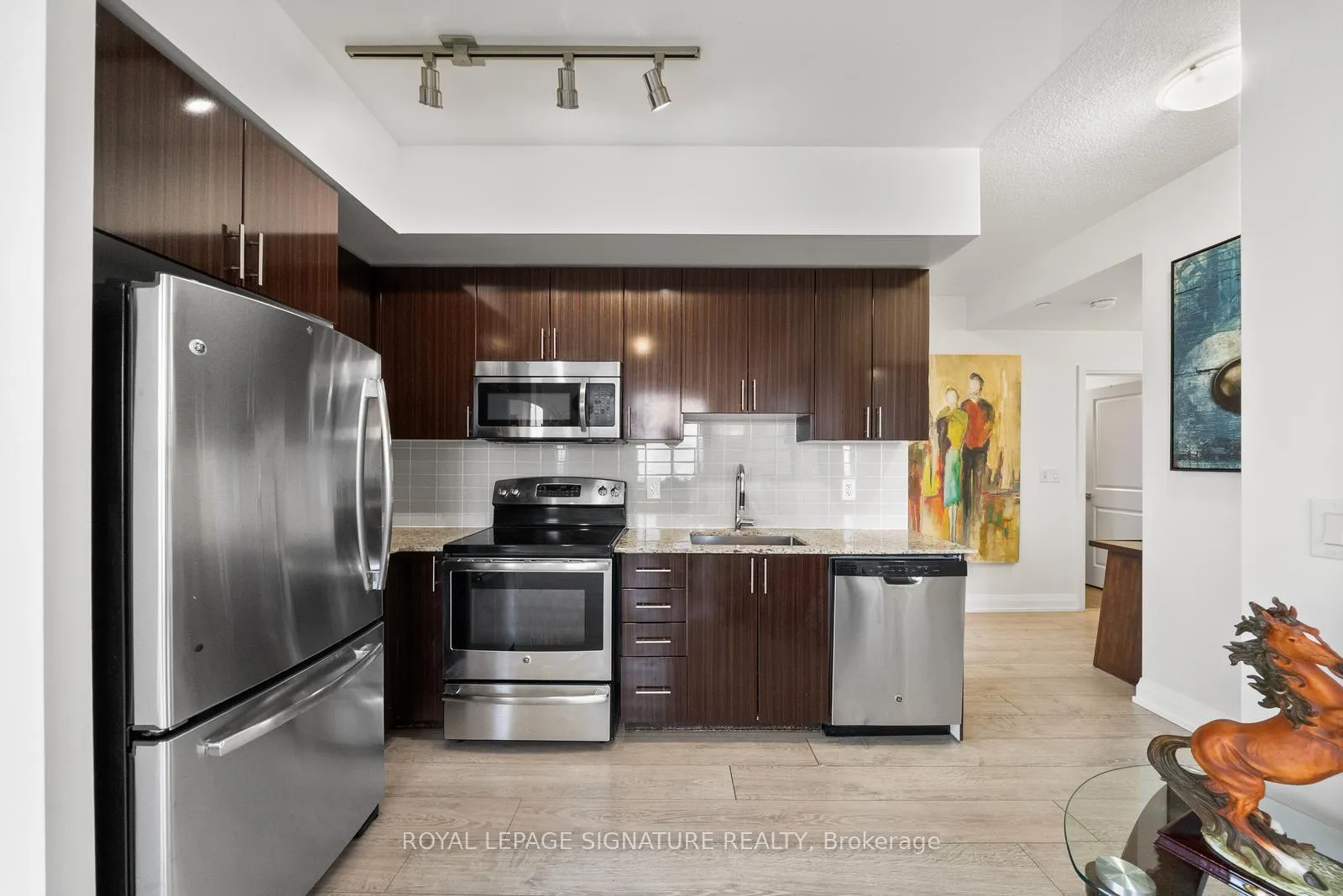 Photo 4 of Unit 2108, 7171 Yonge Street, Markham, Thornhill — HOMEH