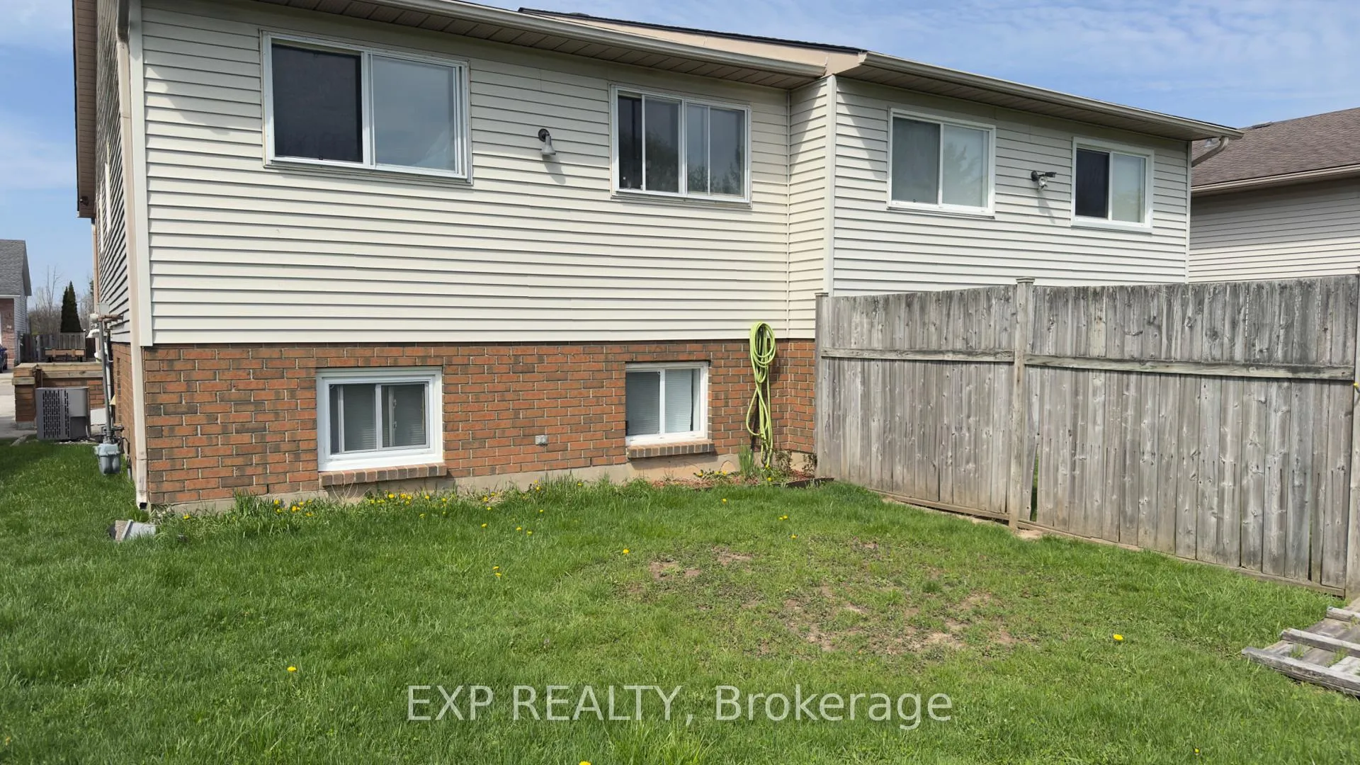 Photo 13 of Unit UPPER, 41 Woodland Drive, Welland, N. Welland — HOMEH