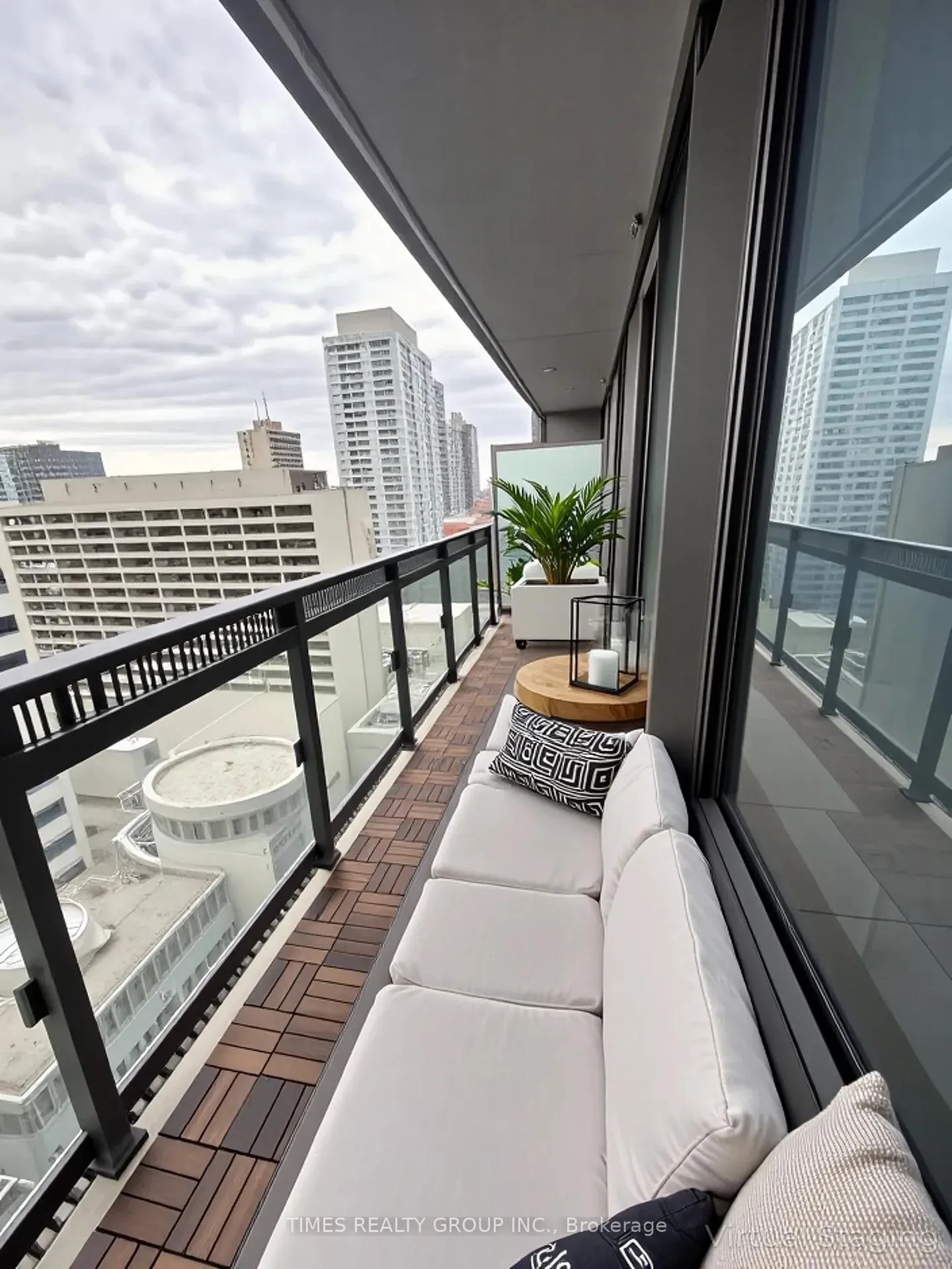 Photo 7 of Unit 1002, 8 Eglinton Avenue E, Toronto, Mount Pleasant West — HOMEH