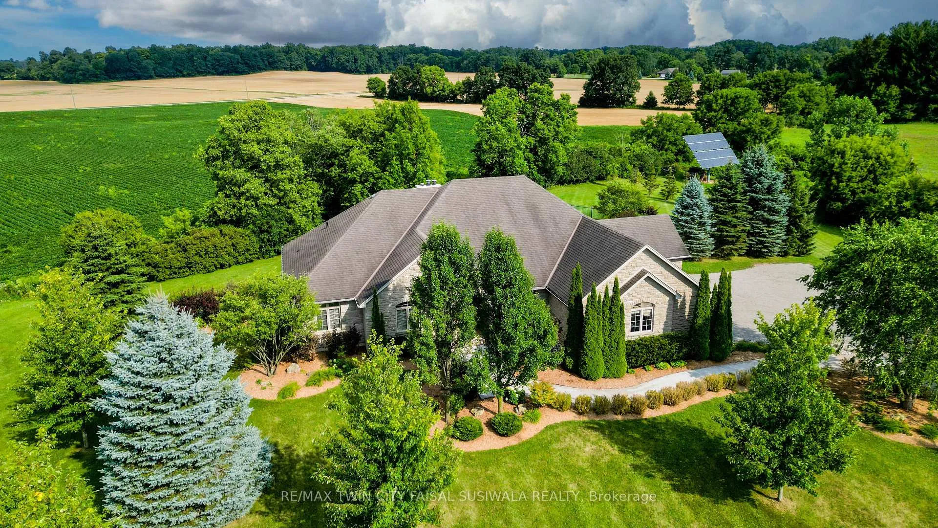 Photo 3 of 10 Eagle Ridge Court, Brant, Brantford Twp — HOMEH