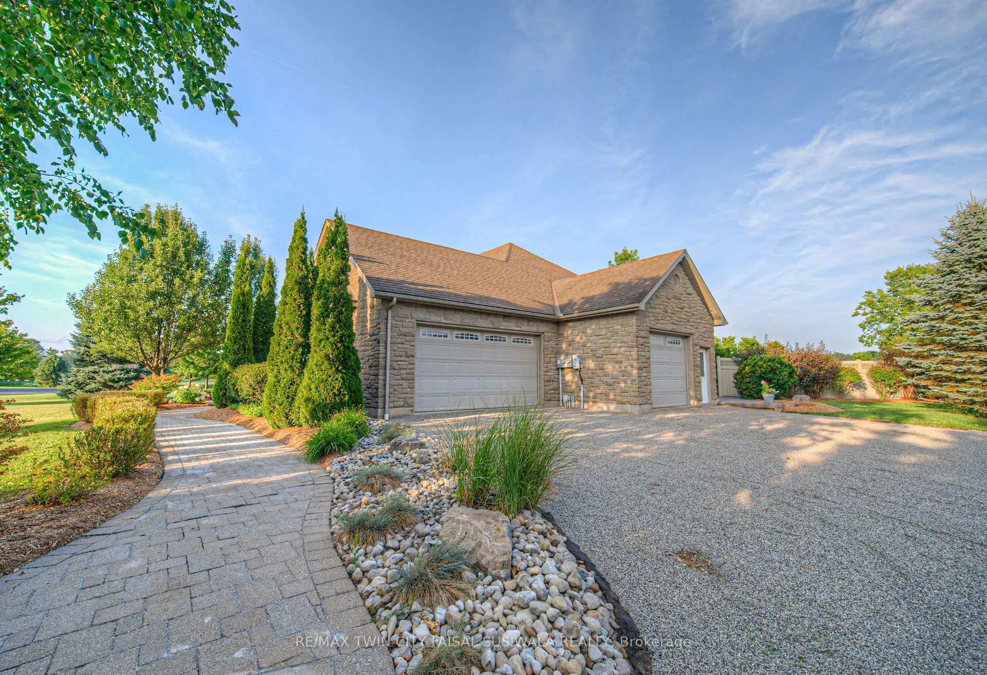Photo 4 of 10 Eagle Ridge Court, Brant, Brantford Twp — HOMEH