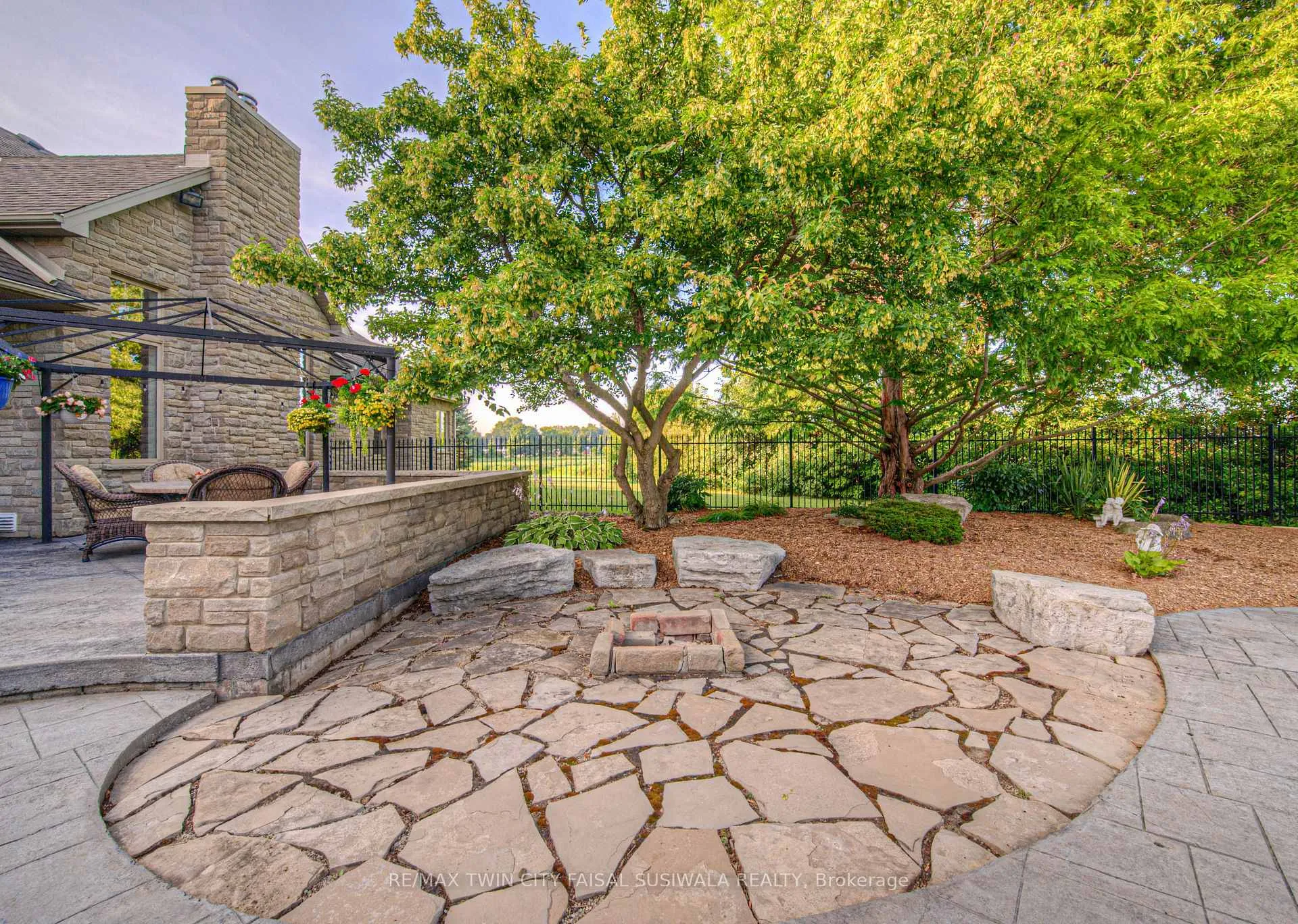 Photo 10 of 10 Eagle Ridge Court, Brant, Brantford Twp — HOMEH