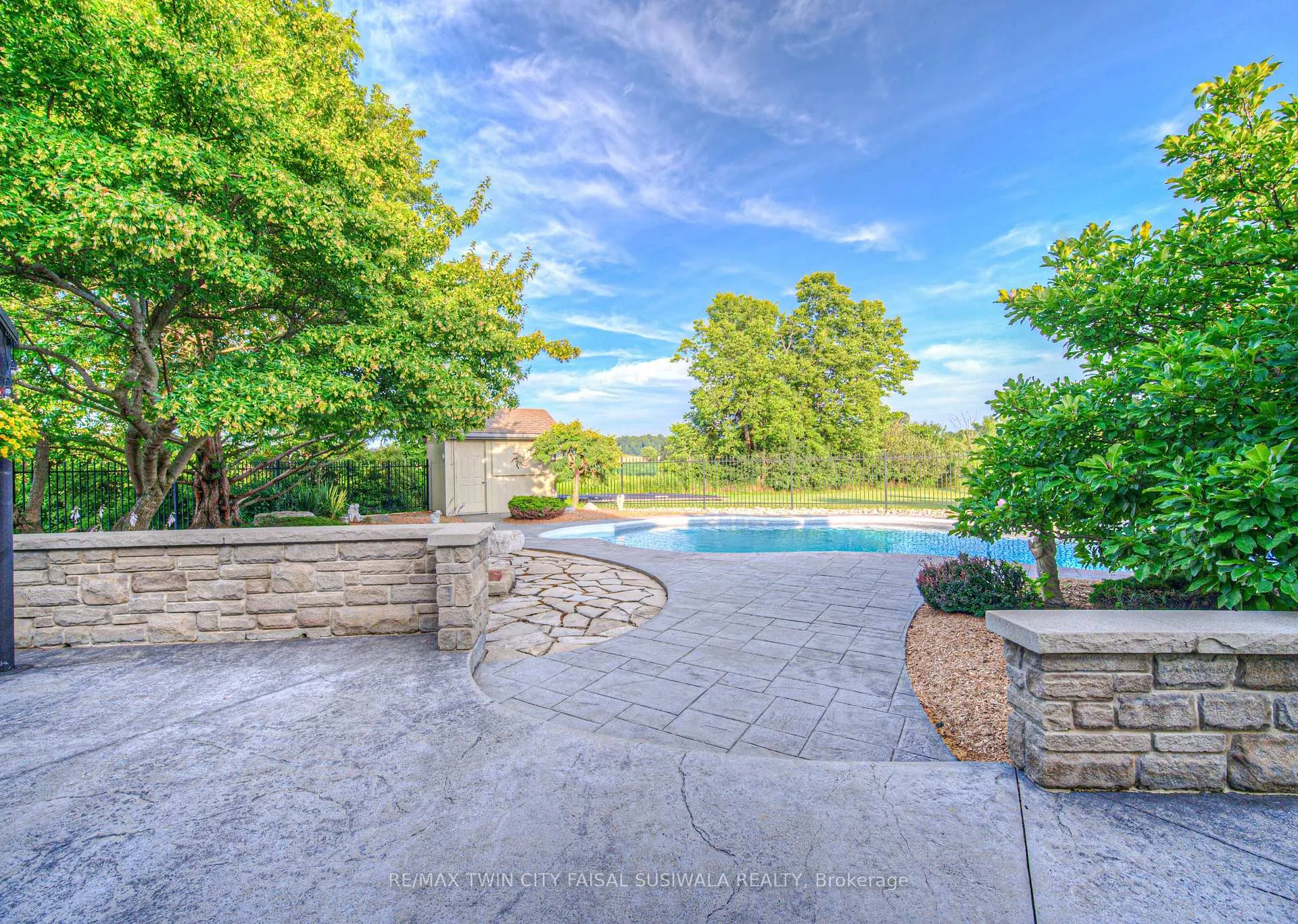 Photo 11 of 10 Eagle Ridge Court, Brant, Brantford Twp — HOMEH