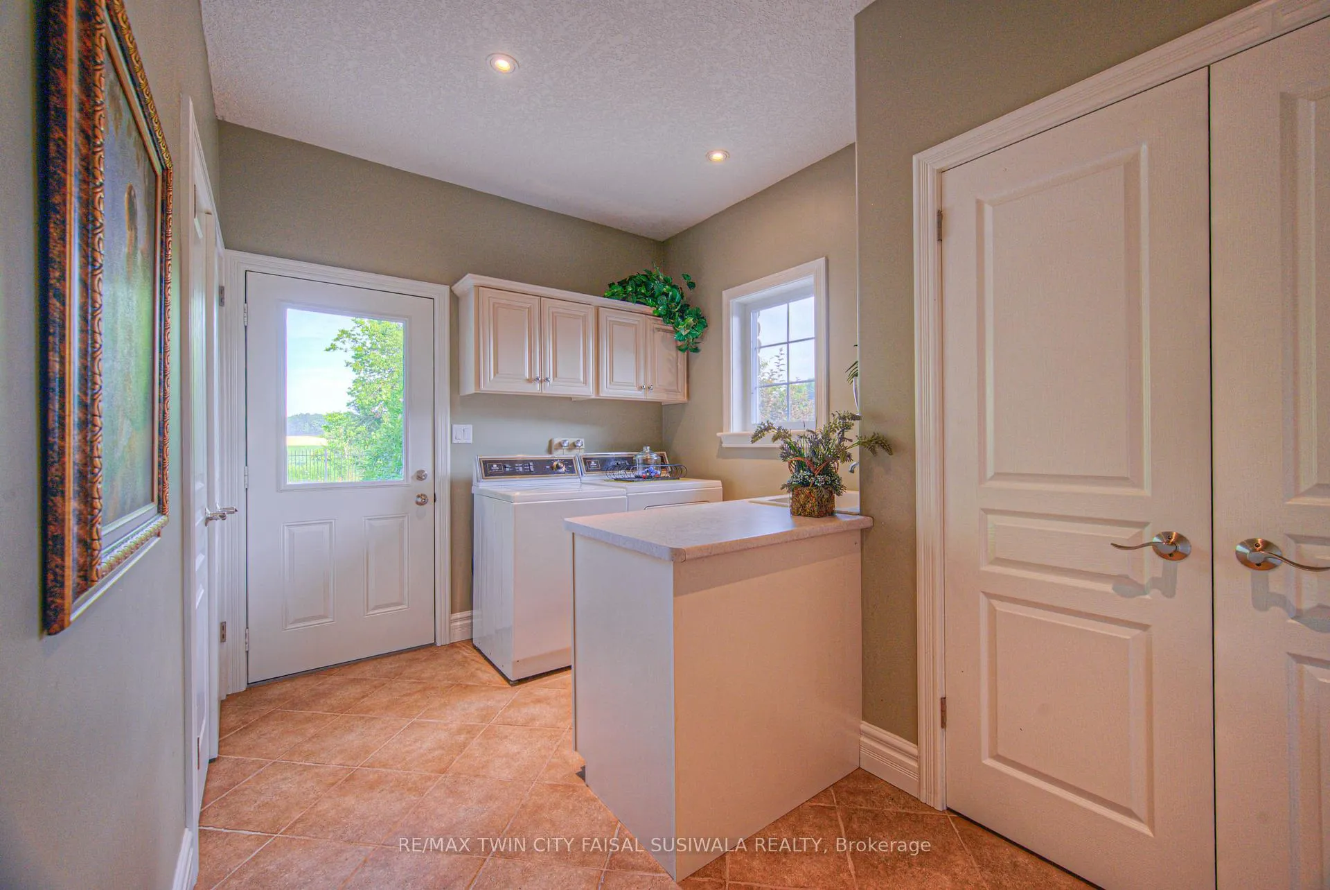 Photo 29 of 10 Eagle Ridge Court, Brant, Brantford Twp — HOMEH