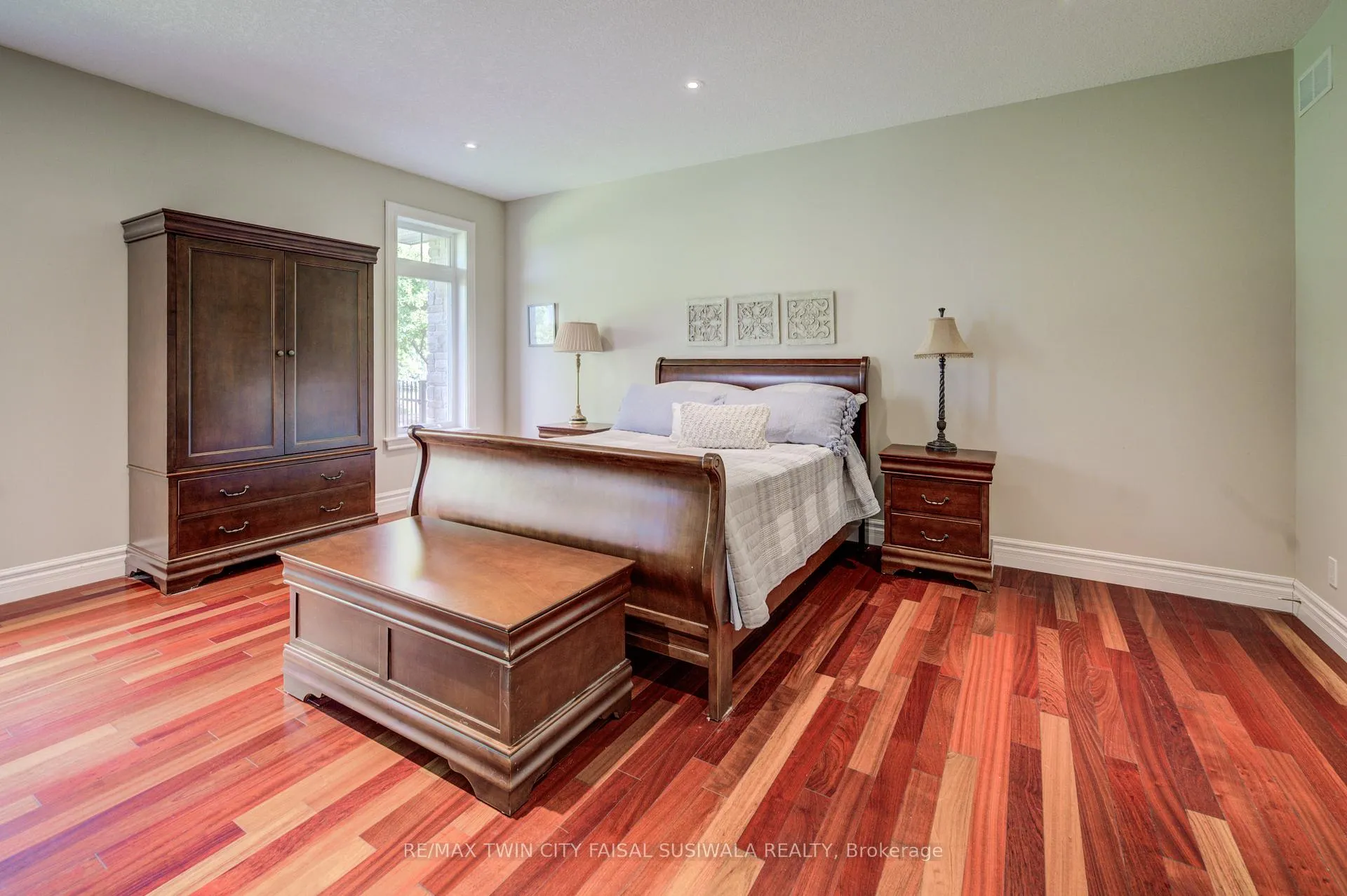 Photo 32 of 10 Eagle Ridge Court, Brant, Brantford Twp — HOMEH
