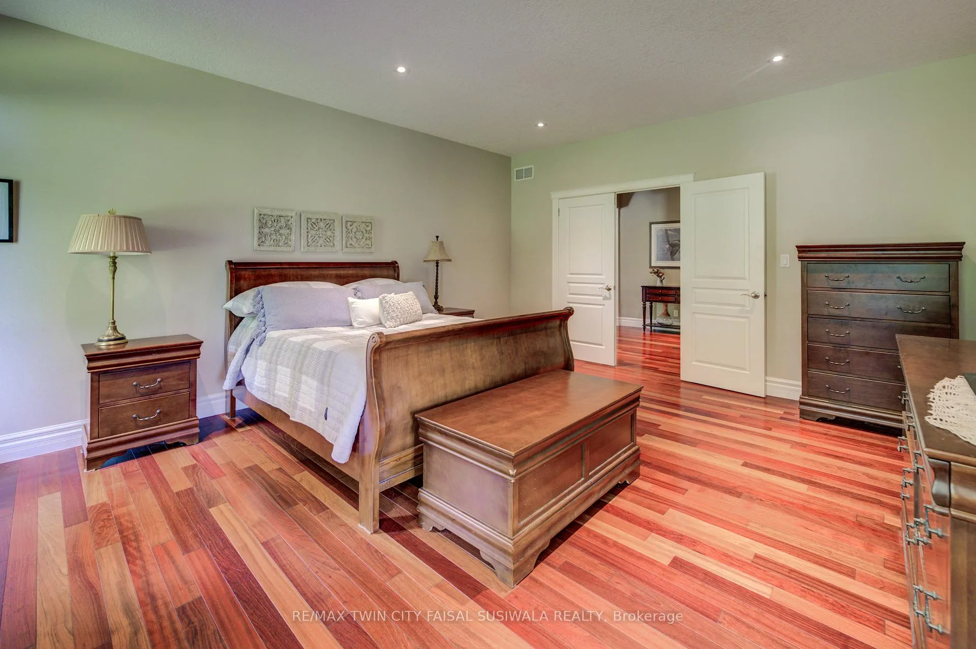 Photo 33 of 10 Eagle Ridge Court, Brant, Brantford Twp — HOMEH