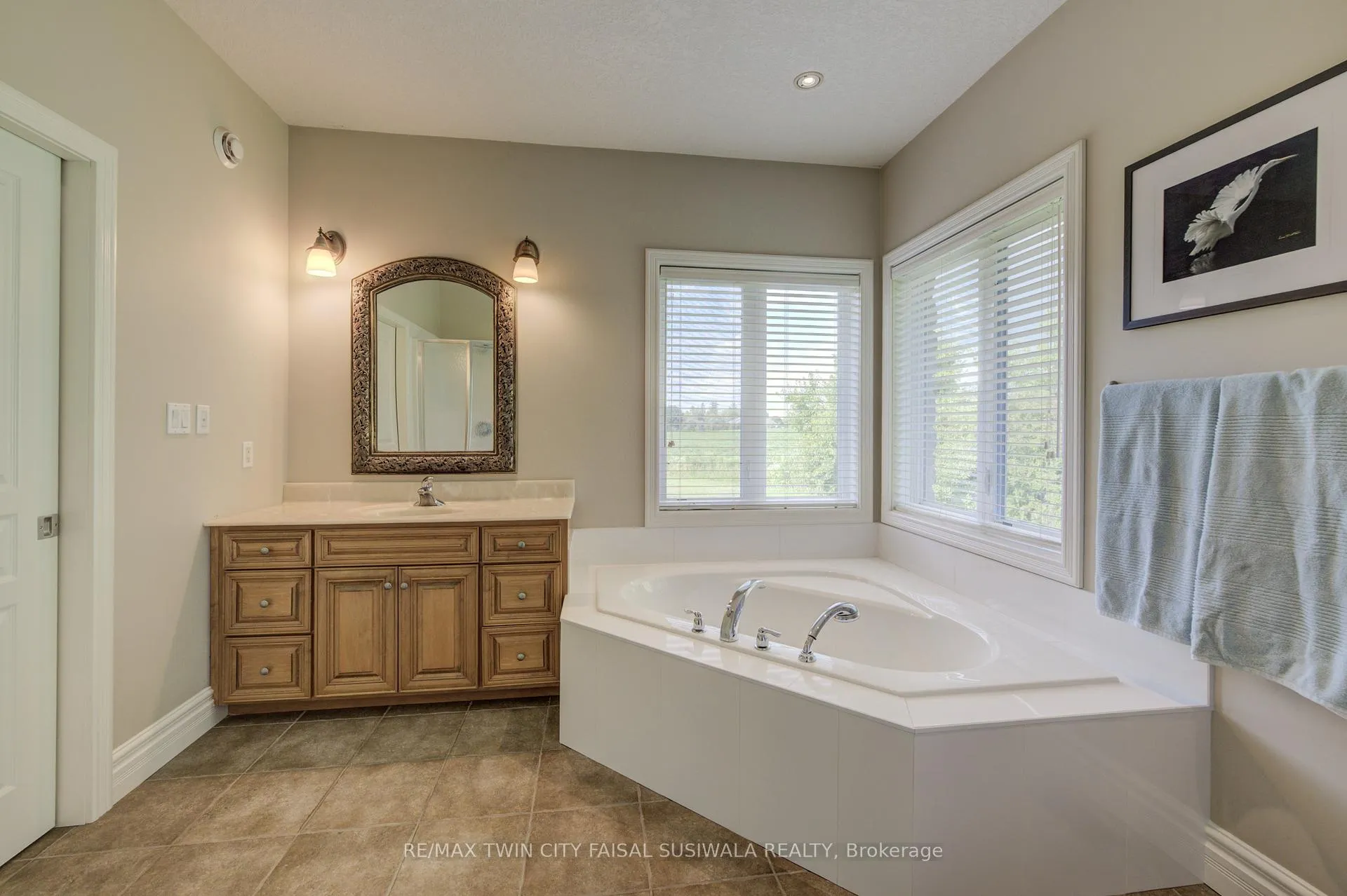 Photo 34 of 10 Eagle Ridge Court, Brant, Brantford Twp — HOMEH
