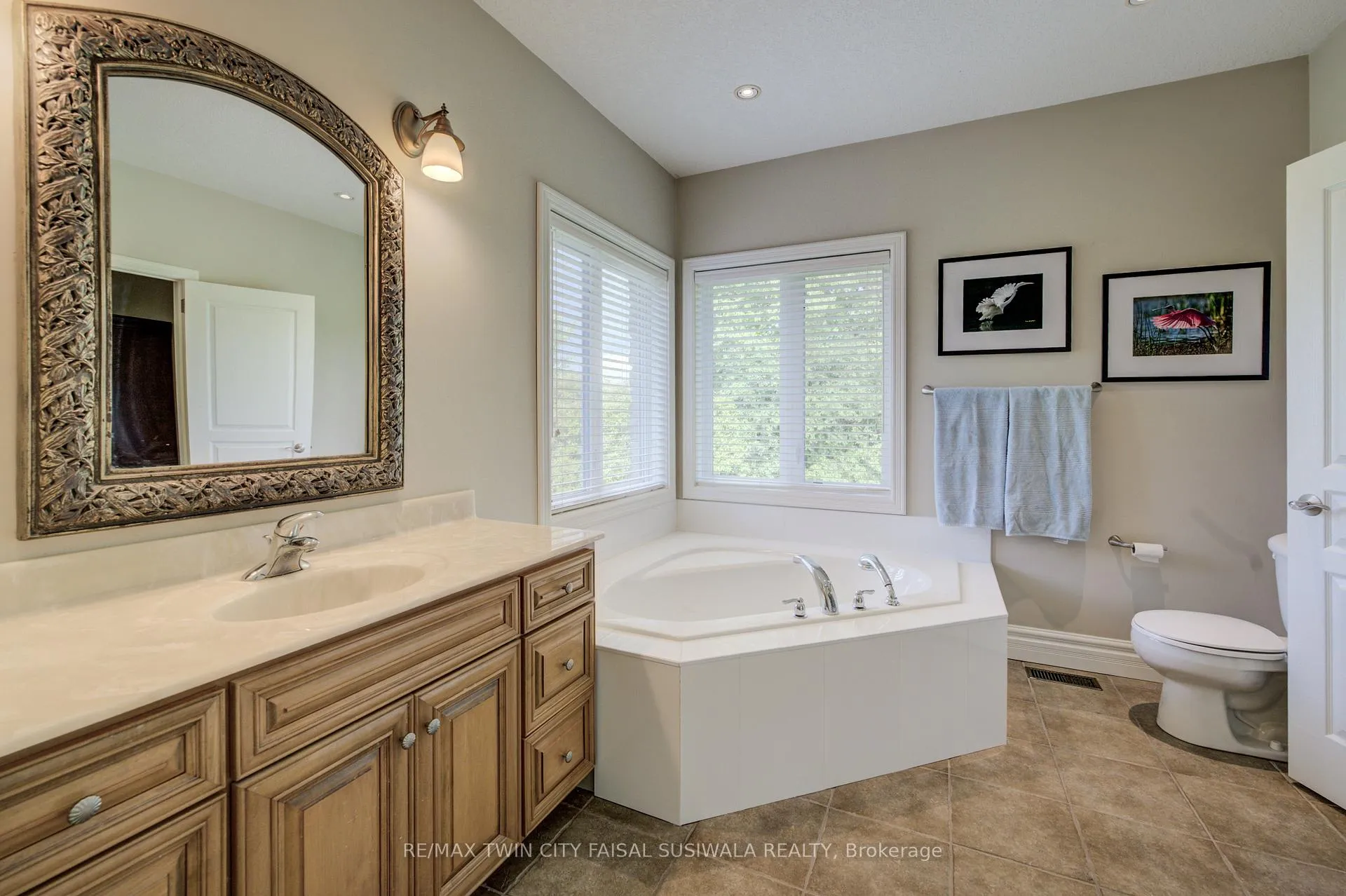 Photo 35 of 10 Eagle Ridge Court, Brant, Brantford Twp — HOMEH