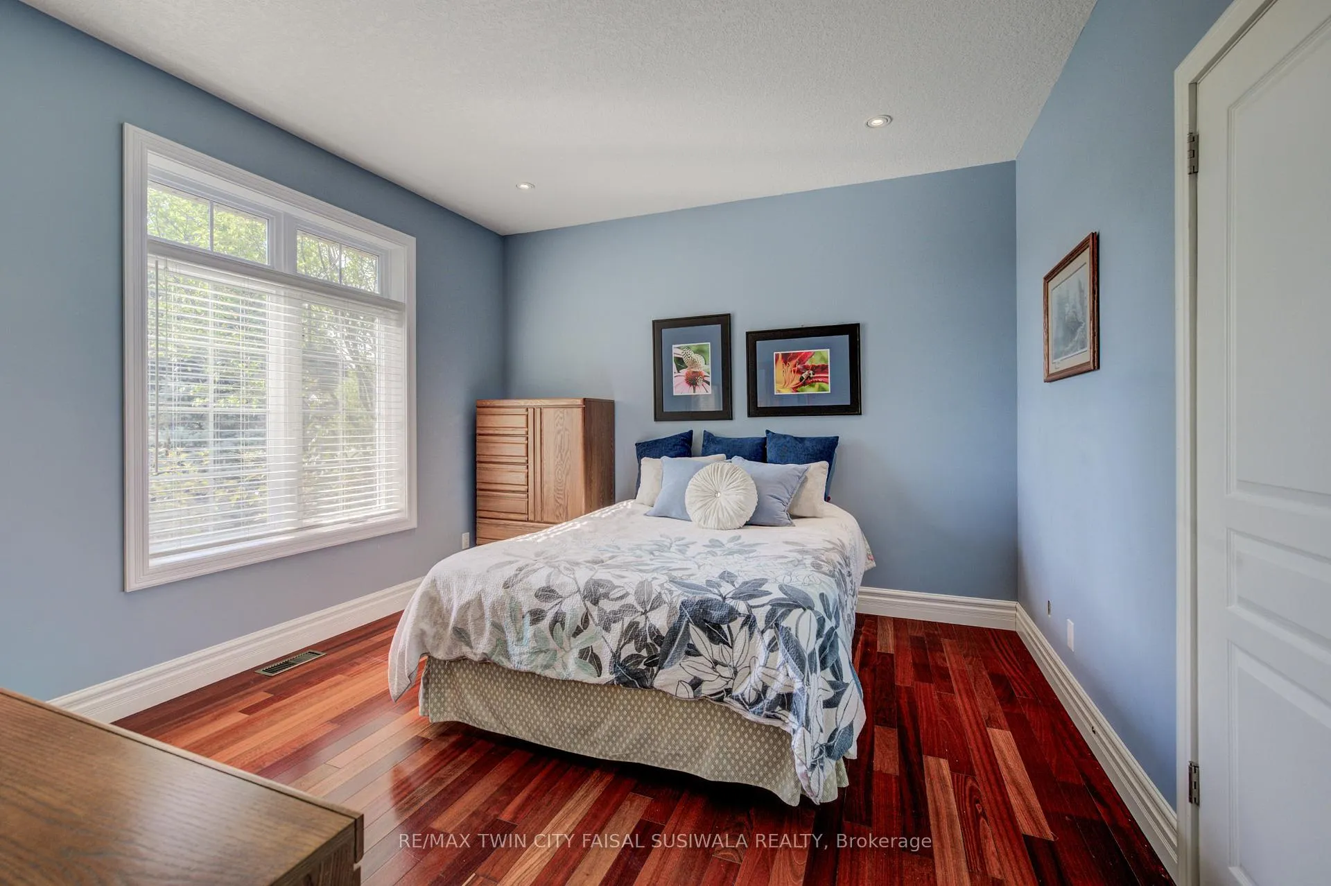 Photo 37 of 10 Eagle Ridge Court, Brant, Brantford Twp — HOMEH