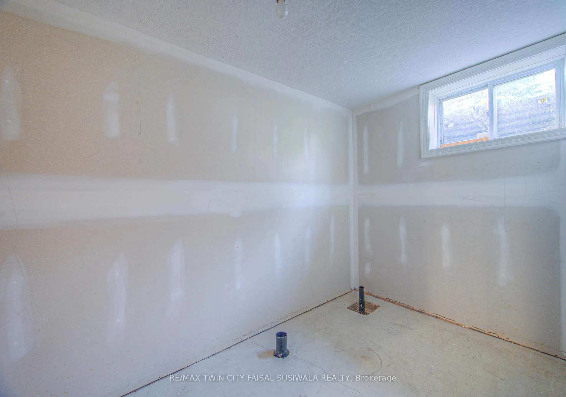 Photo 43 of 10 Eagle Ridge Court, Brant, Brantford Twp — HOMEH