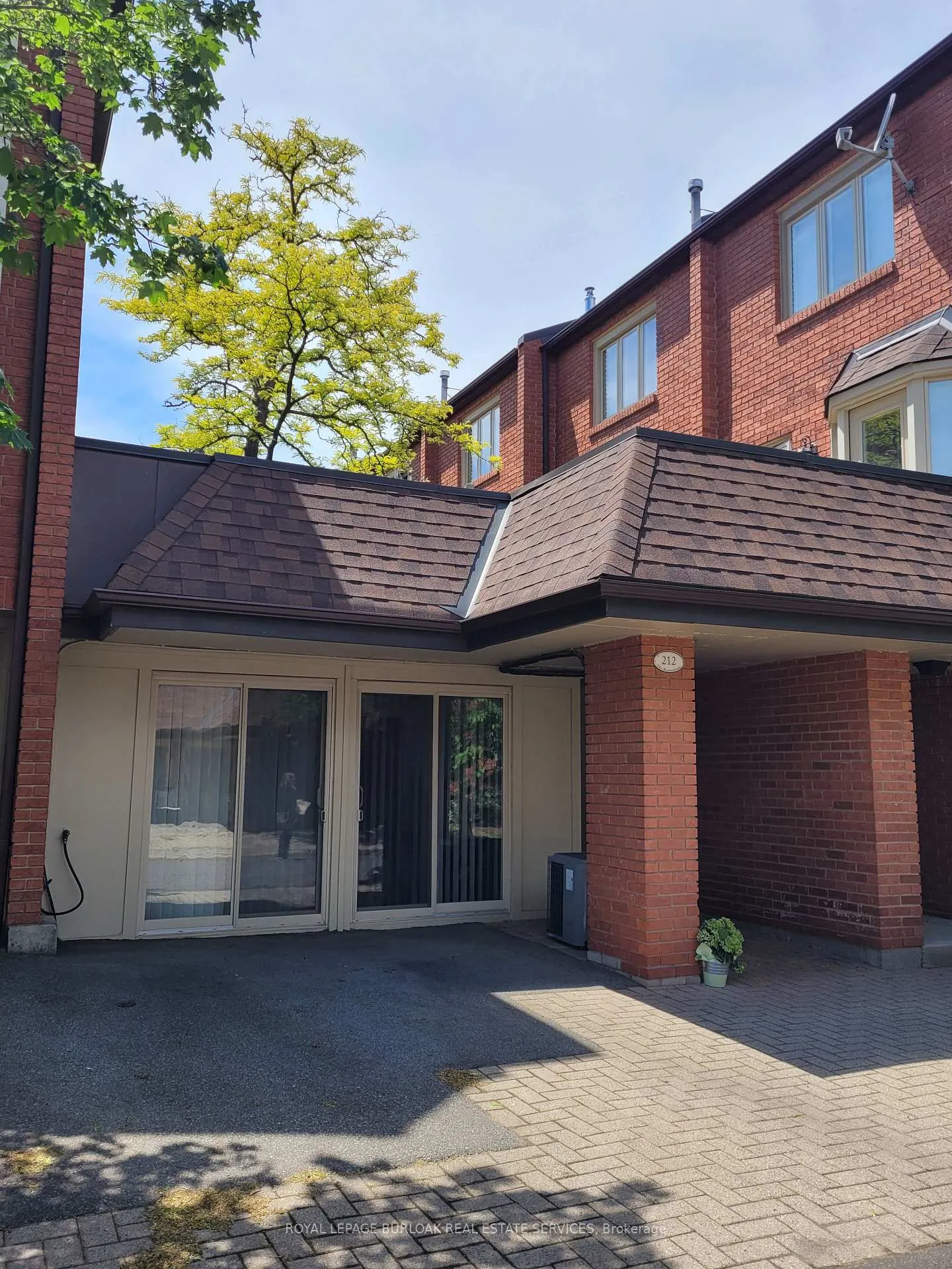 Photo 1 of Unit 212, 895 Maple Avenue, Burlington, Brant — HOMEH