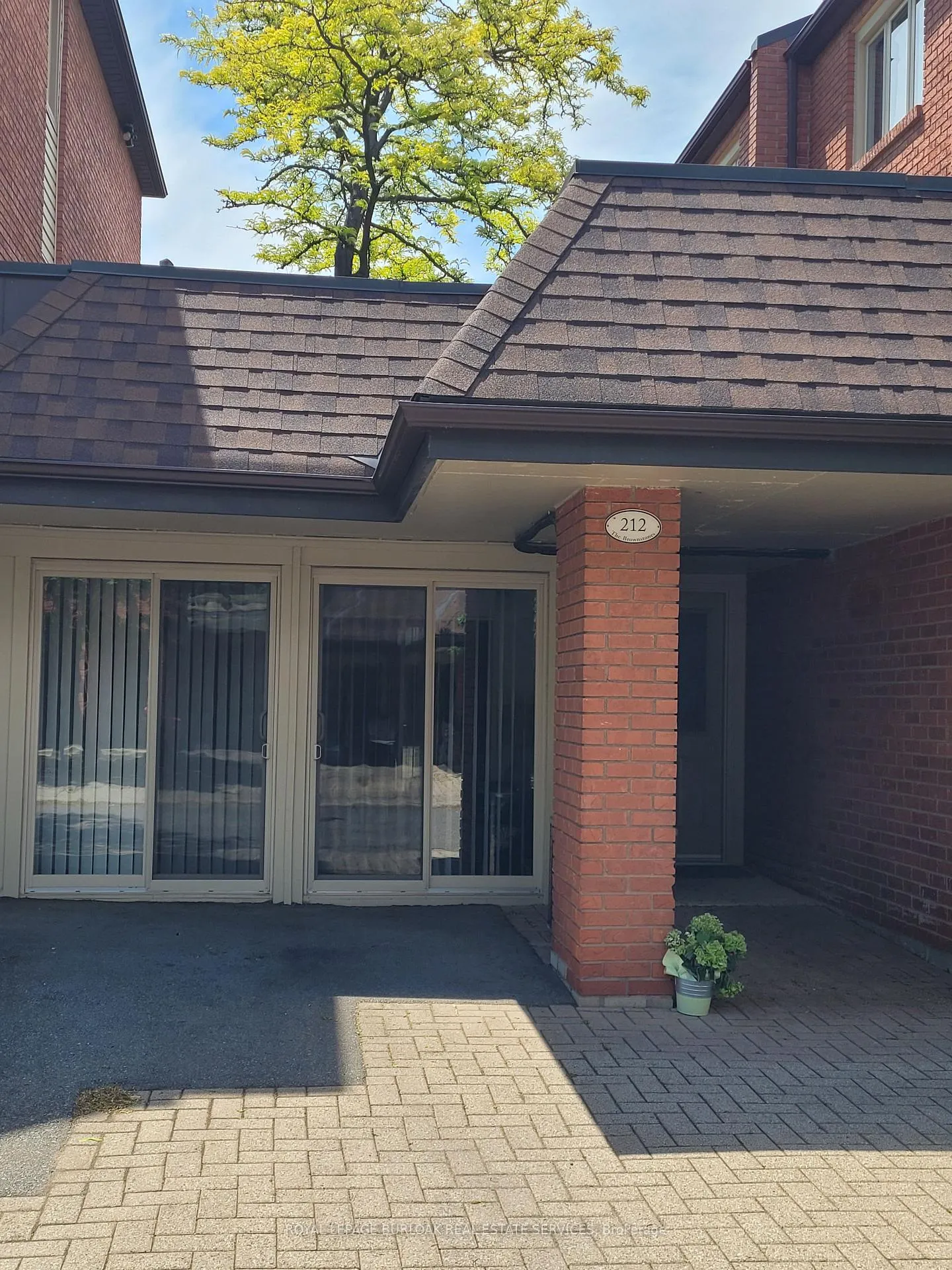 Photo 2 of Unit 212, 895 Maple Avenue, Burlington, Brant — HOMEH