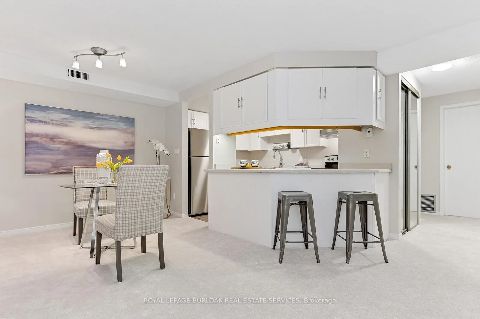 Photo 11 of Unit 212, 895 Maple Avenue, Burlington, Brant — HOMEH