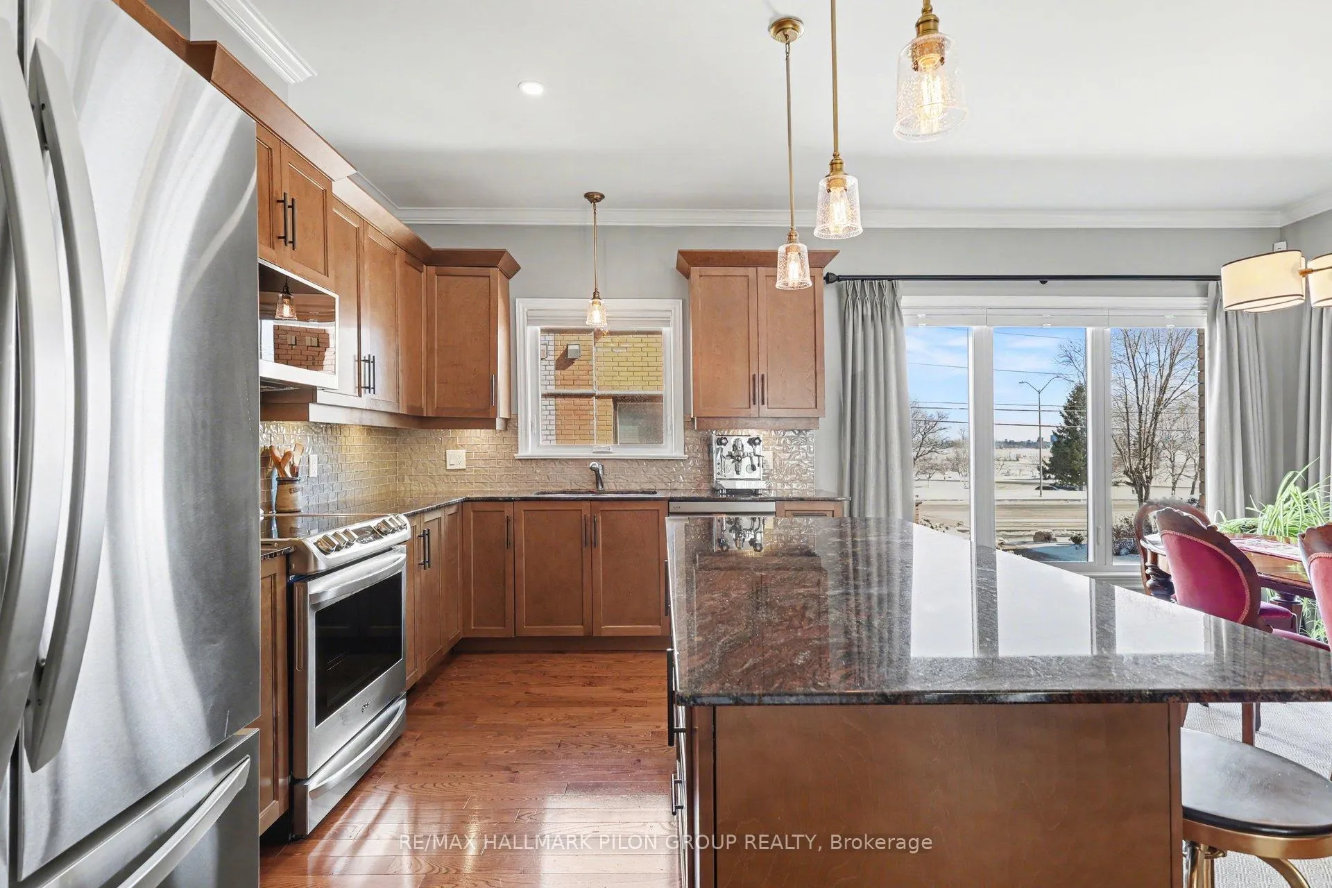 Photo 5 of 140 Connemara Private, Ottawa, Crystal Beach — HOMEH