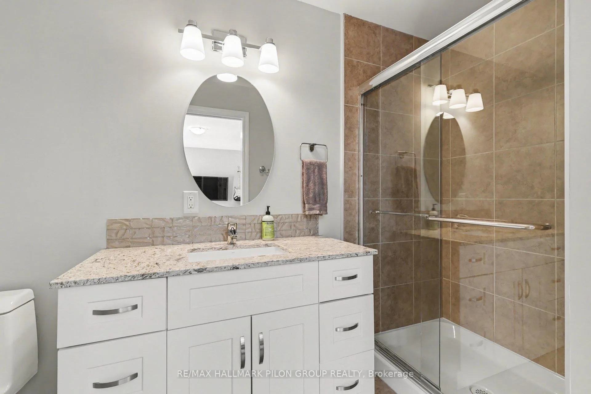 Photo 19 of 140 Connemara Private, Ottawa, Crystal Beach — HOMEH