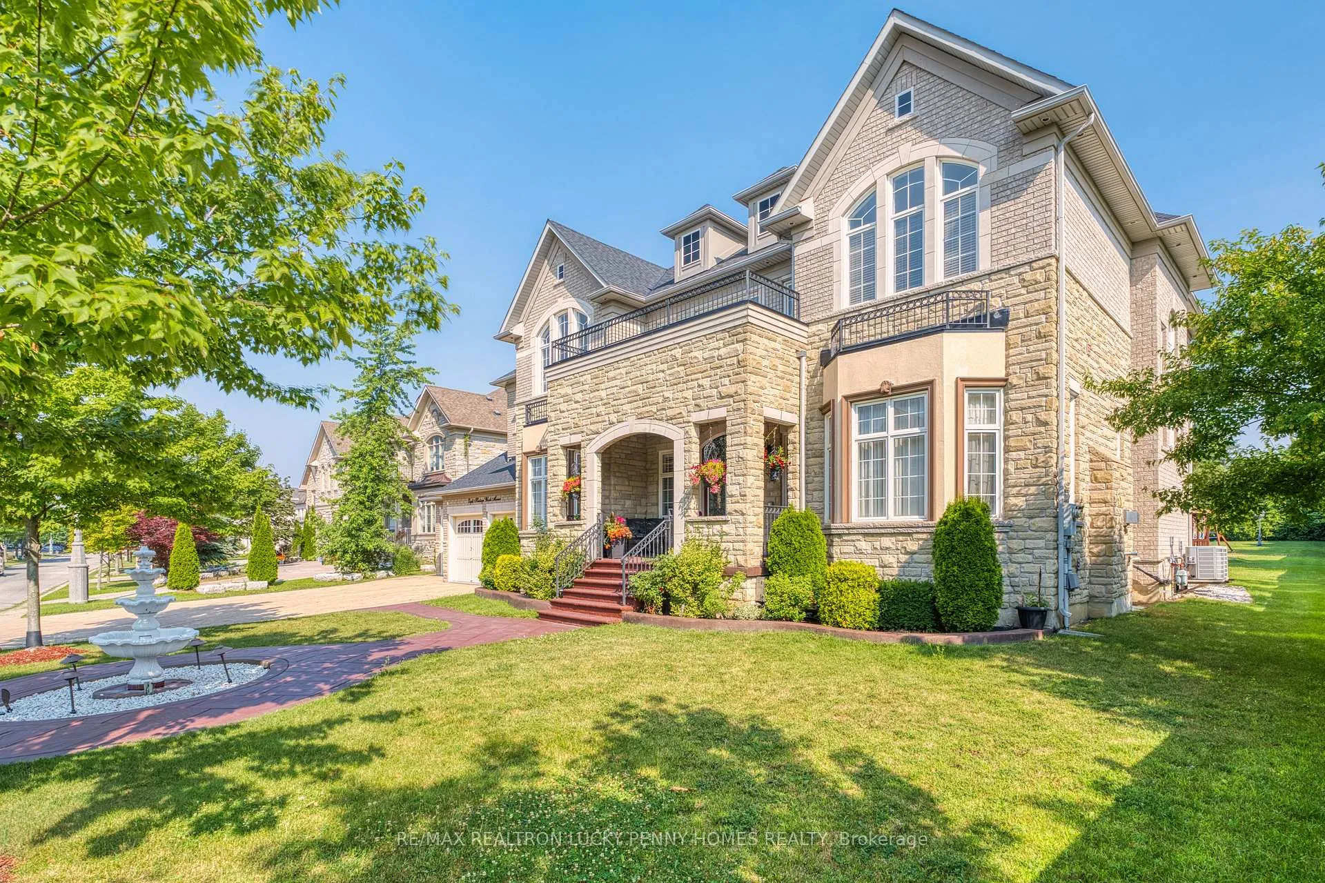 Photo 2 of 8 Heritage Woods Manor, Markham, Devil's Elbow — HOMEH