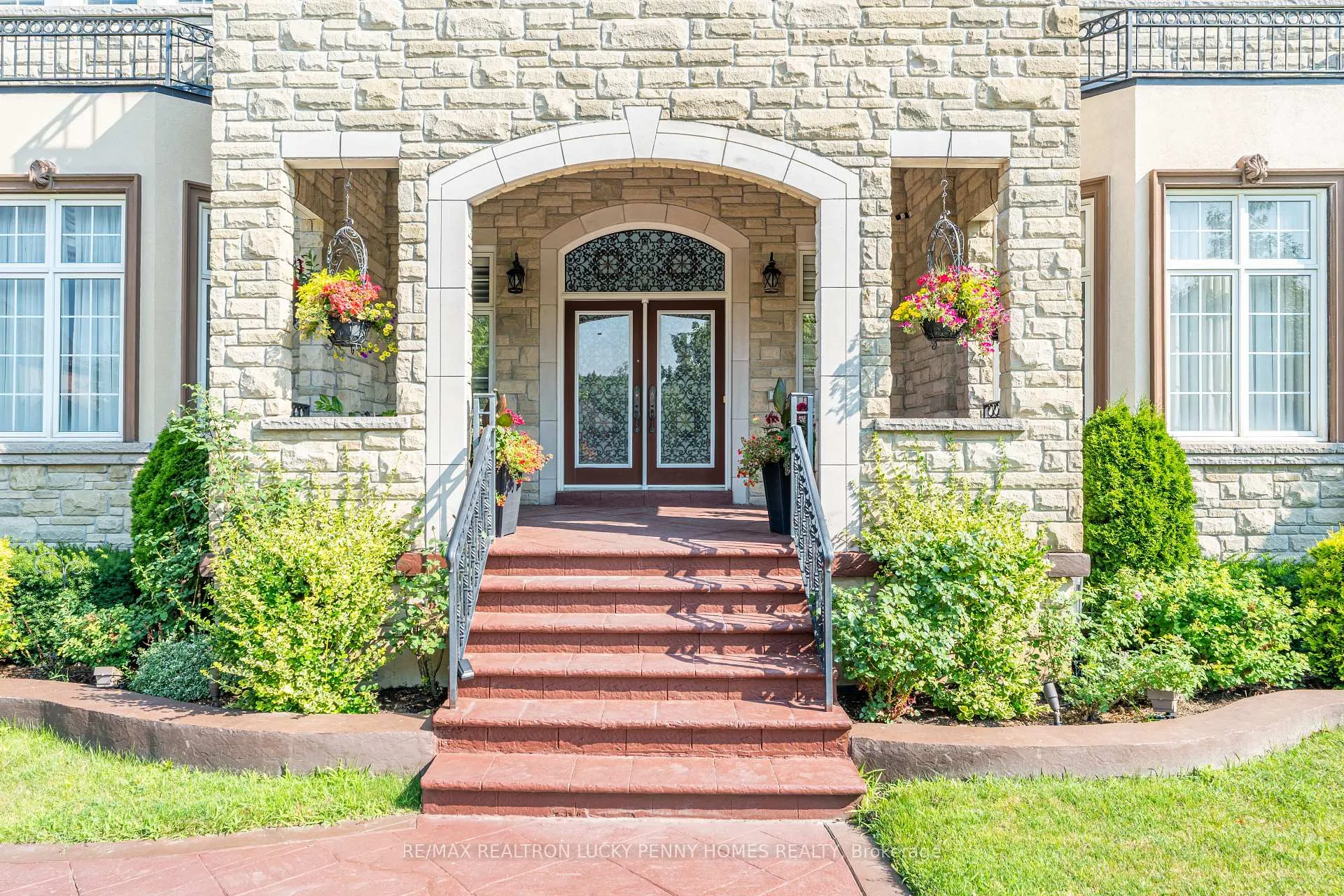 Photo 3 of 8 Heritage Woods Manor, Markham, Devil's Elbow — HOMEH