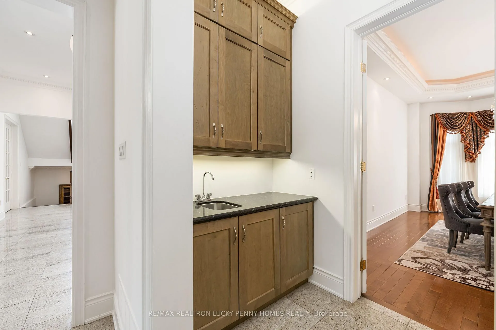 Photo 11 of 8 Heritage Woods Manor, Markham, Devil's Elbow — HOMEH