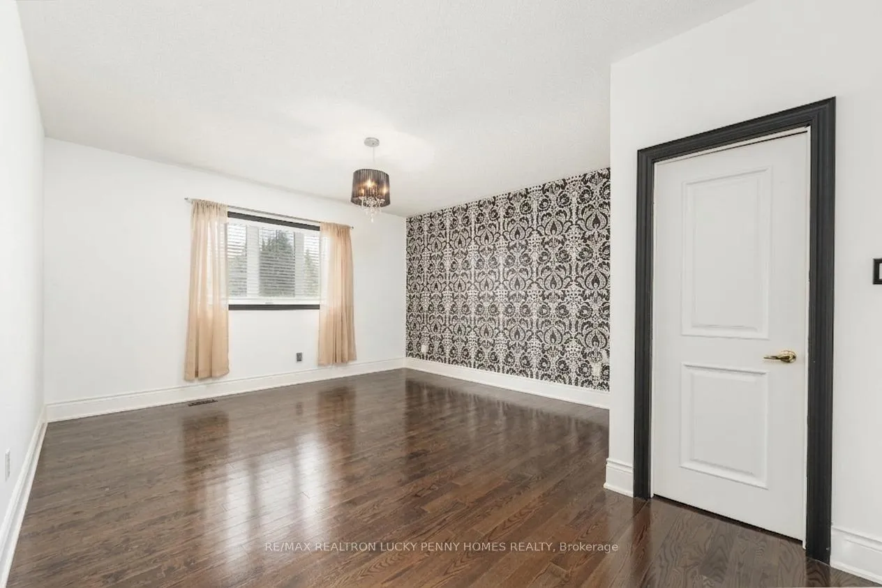 Photo 33 of 8 Heritage Woods Manor, Markham, Devil's Elbow — HOMEH