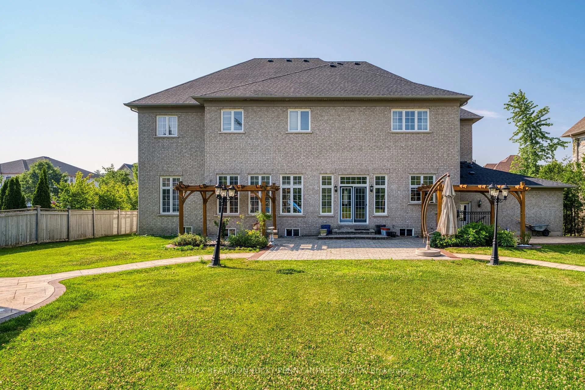 Photo 40 of 8 Heritage Woods Manor, Markham, Devil's Elbow — HOMEH