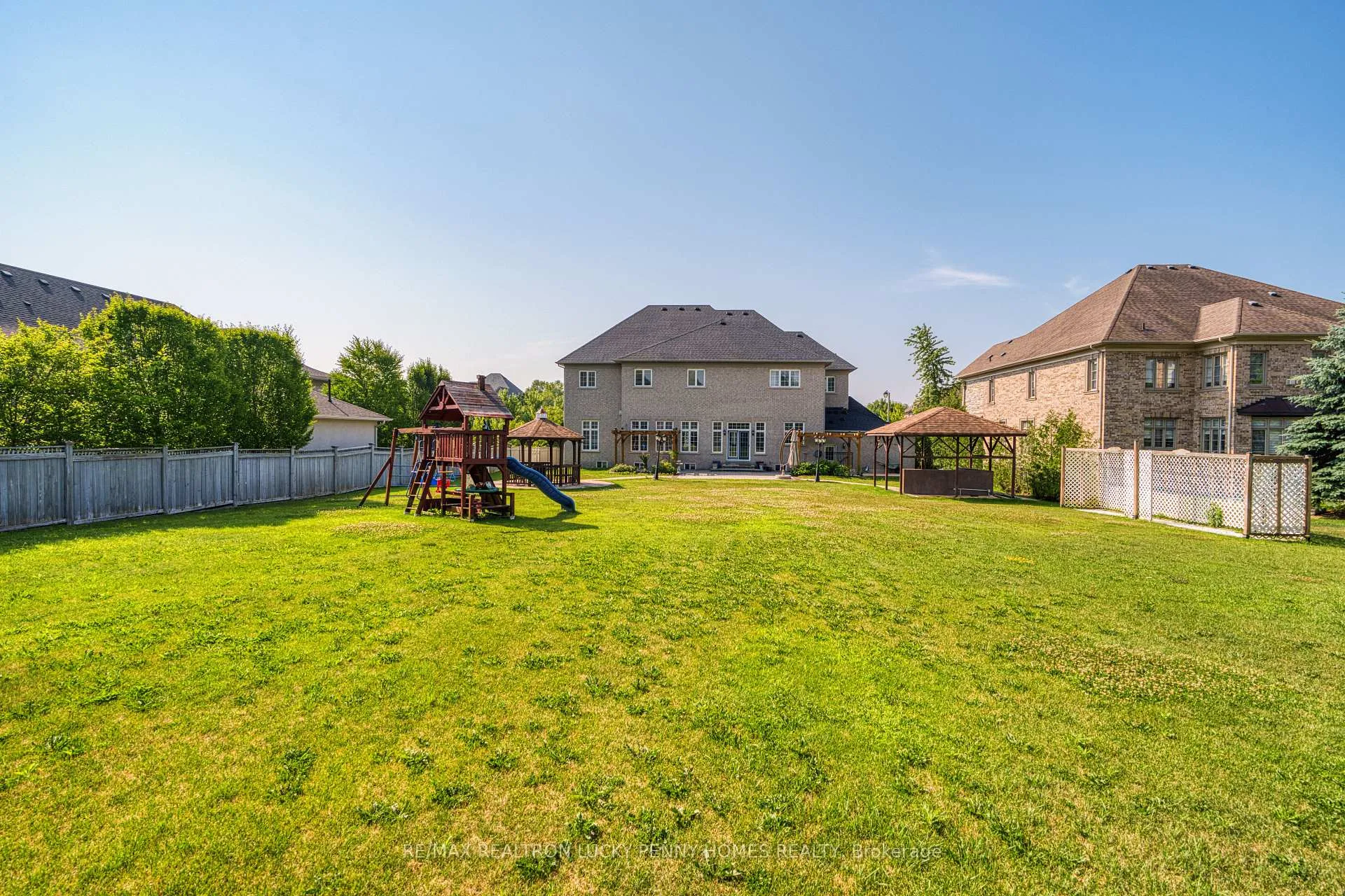 Photo 41 of 8 Heritage Woods Manor, Markham, Devil's Elbow — HOMEH