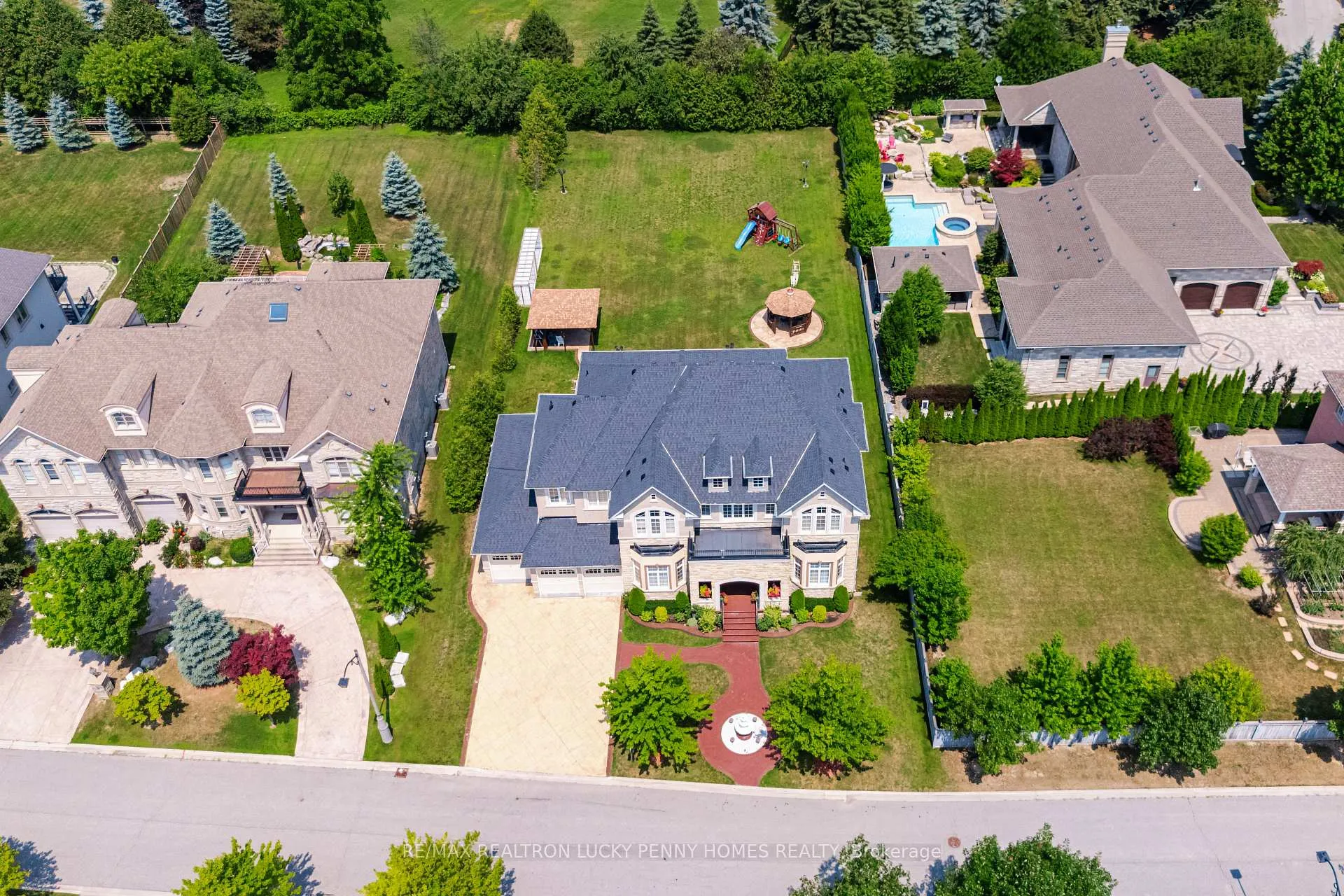 Photo 42 of 8 Heritage Woods Manor, Markham, Devil's Elbow — HOMEH