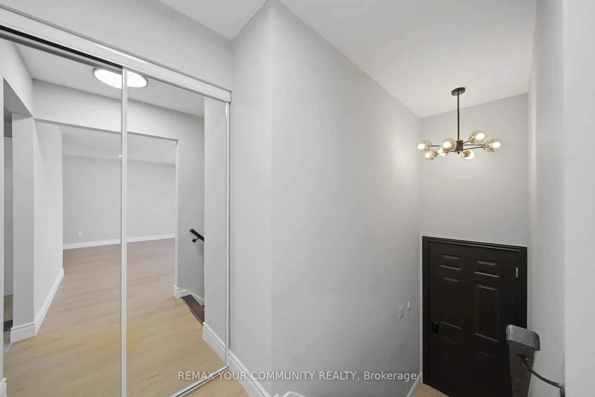 Photo 3 of Unit Main, 56 McConkey Place, Barrie, Allandale Heights — HOMEH