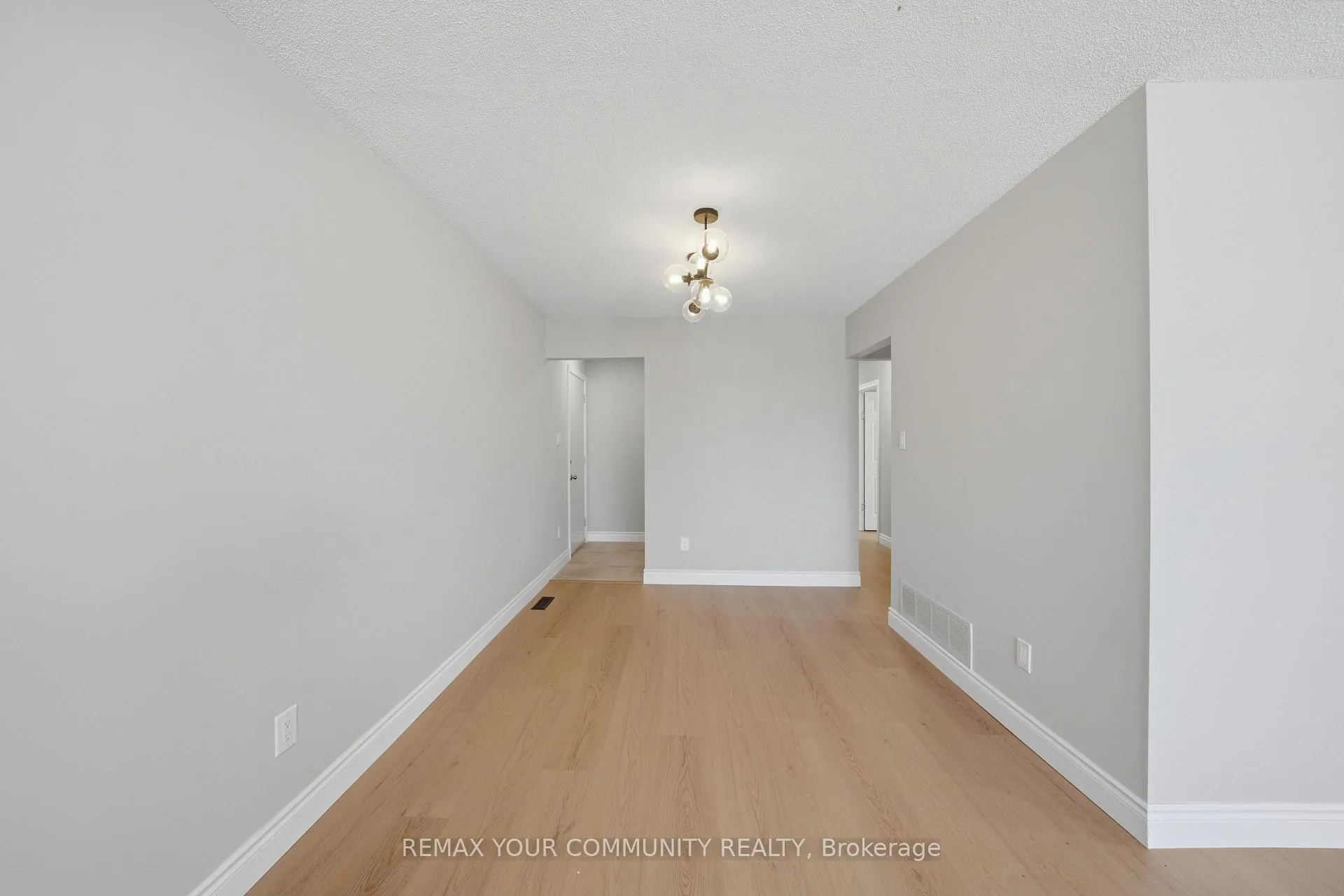 Photo 8 of Unit Main, 56 McConkey Place, Barrie, Allandale Heights — HOMEH