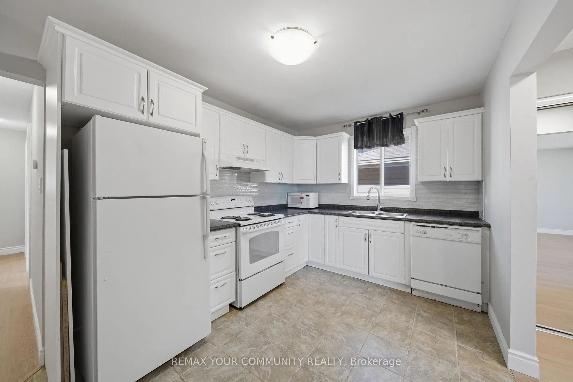 Photo 10 of Unit Main, 56 McConkey Place, Barrie, Allandale Heights — HOMEH