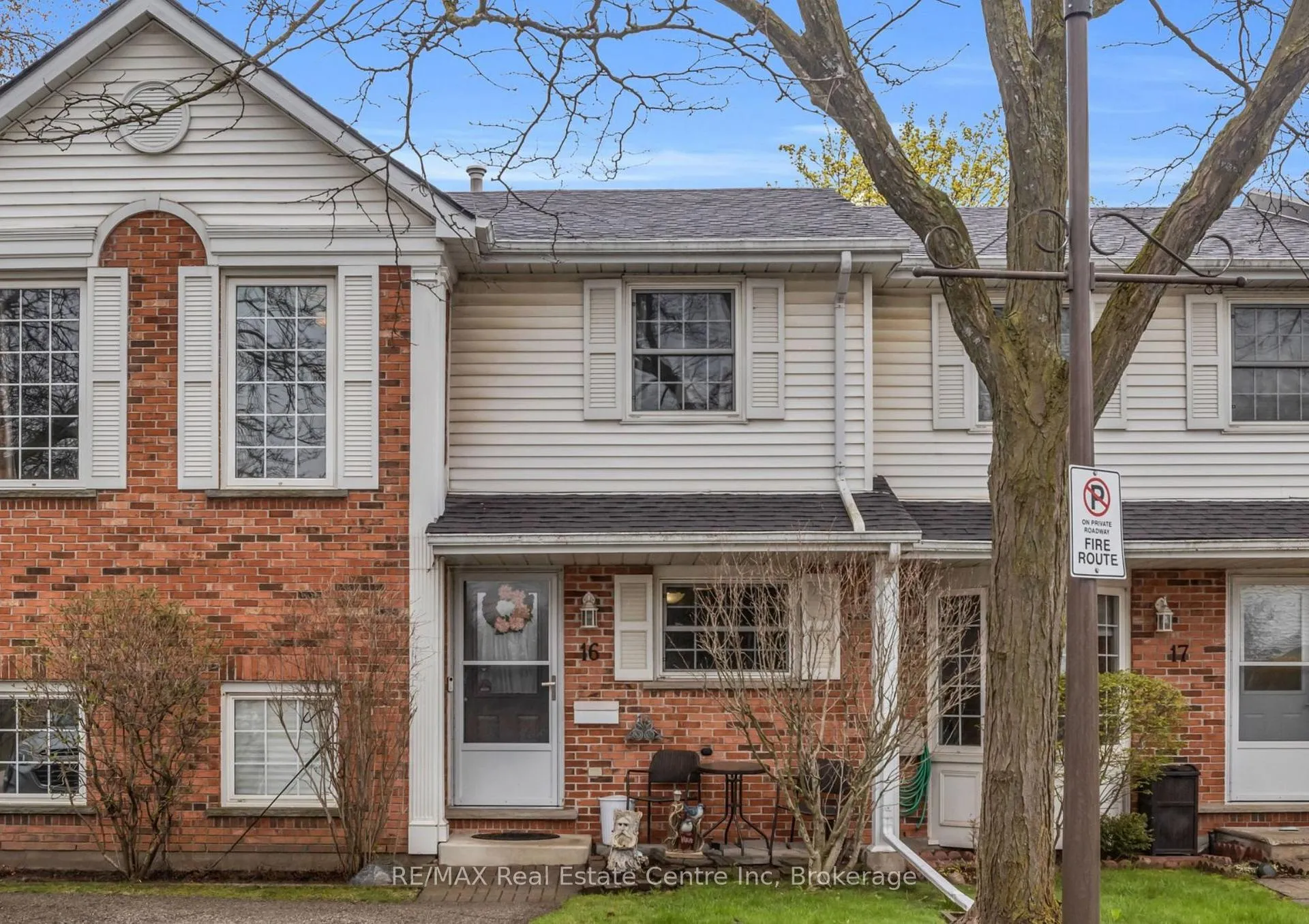 Front of Unit 16, 129 Victoria Road N