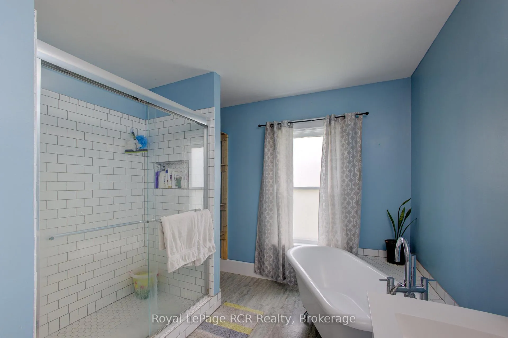 Photo 20 of 58 Mccutcheon Drive S, Huron East, Brussels — HOMEH