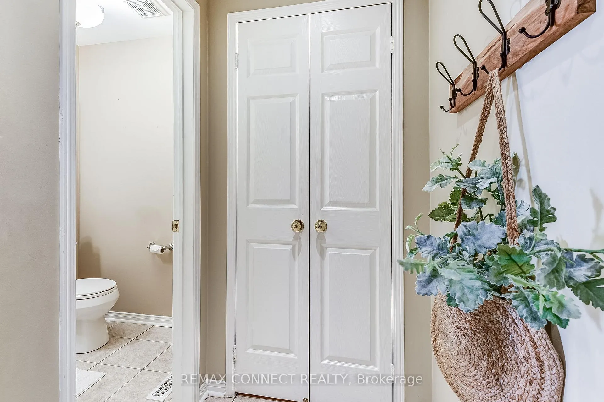 Photo 4 of 29 Andona Crescent, Scarborough, Centennial Scarborough — HOMEH