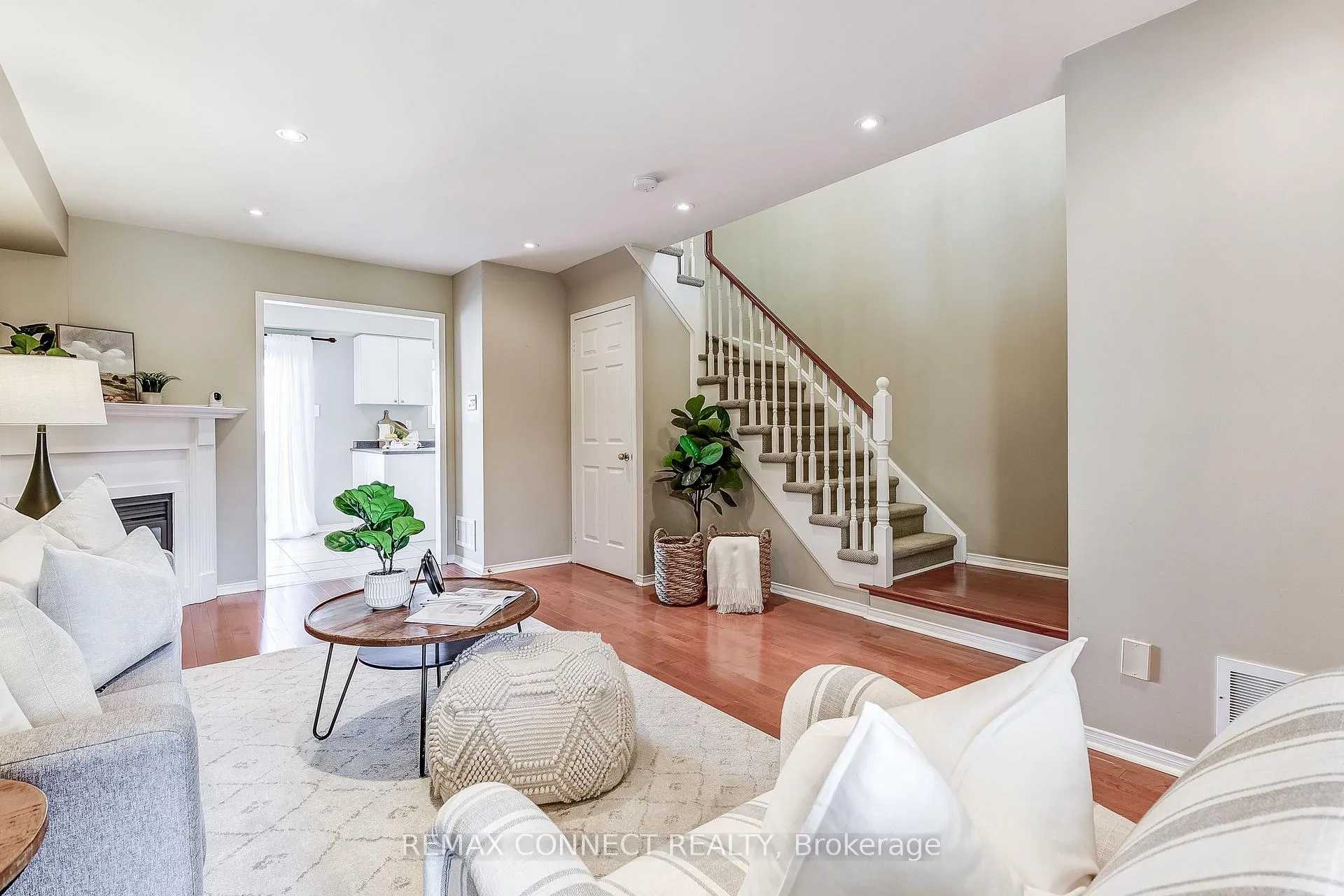 Photo 9 of 29 Andona Crescent, Scarborough, Centennial Scarborough — HOMEH