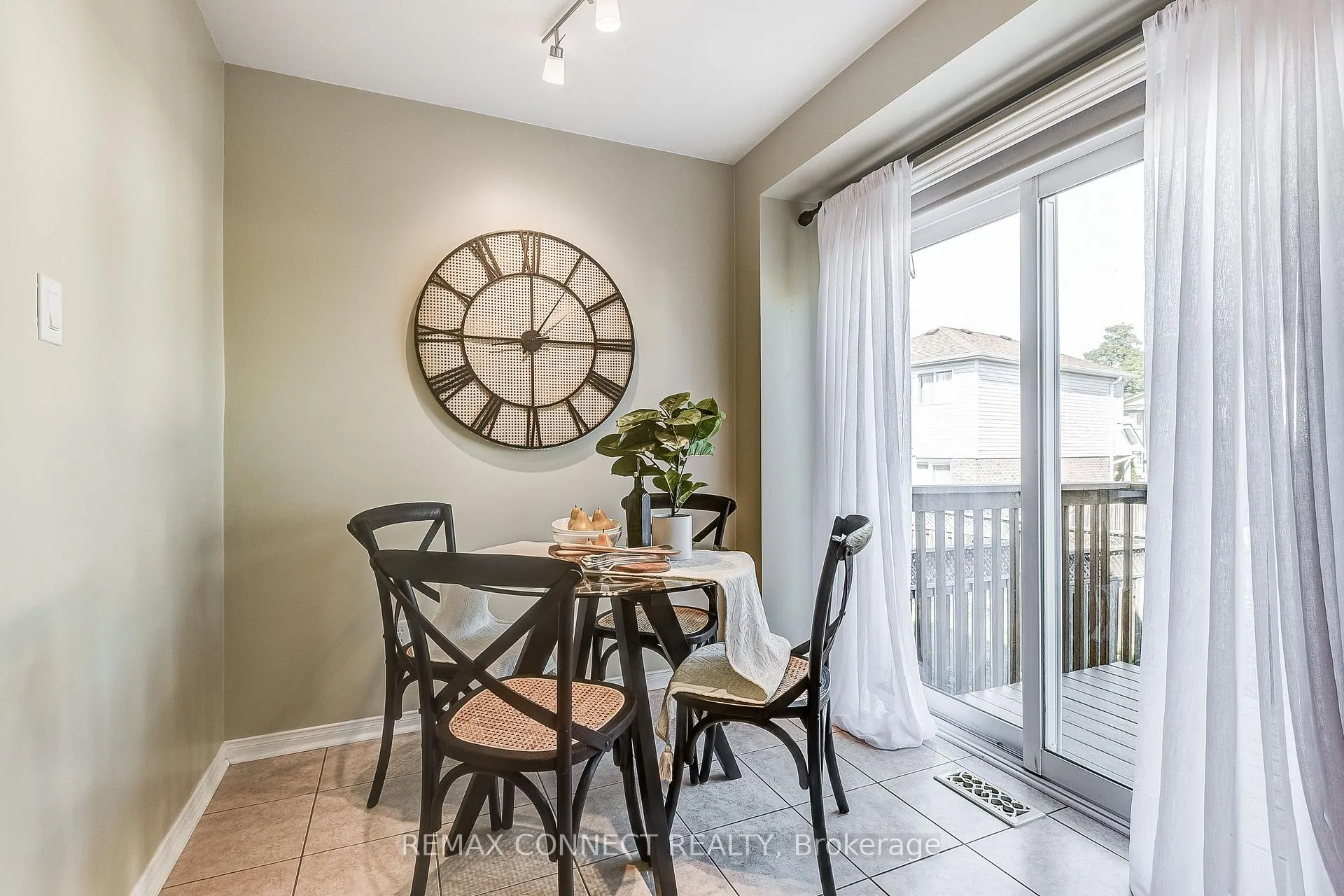 Photo 12 of 29 Andona Crescent, Scarborough, Centennial Scarborough — HOMEH