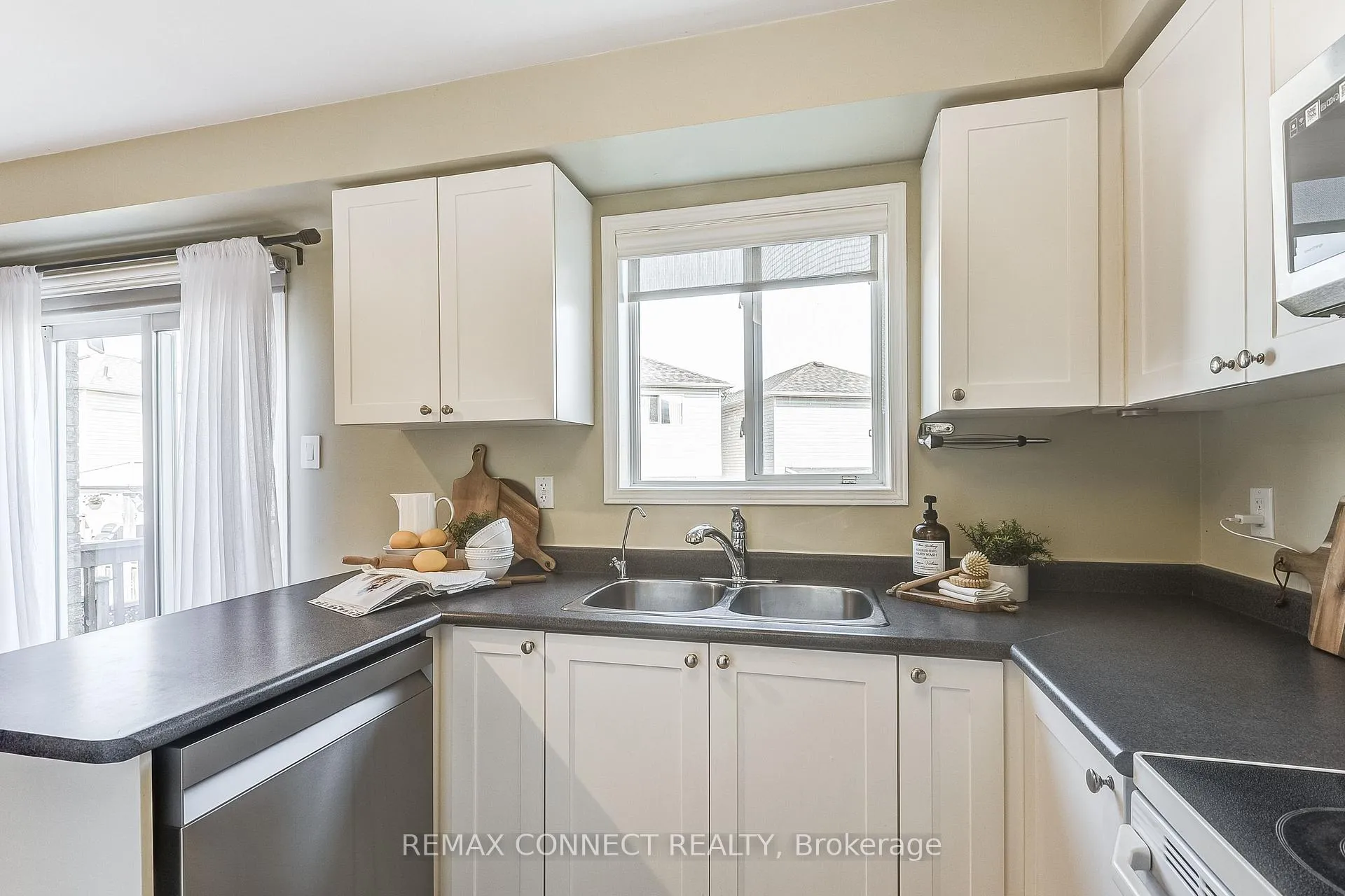 Photo 16 of 29 Andona Crescent, Scarborough, Centennial Scarborough — HOMEH